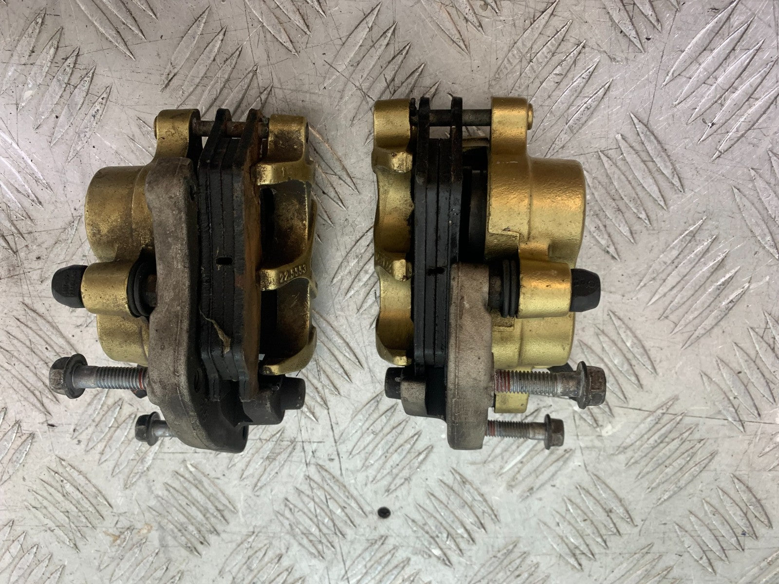HONDA NT650 V DEAUVILLE FRONT BRAKE CALIPERS YEAR 1998-01(CMB1320)