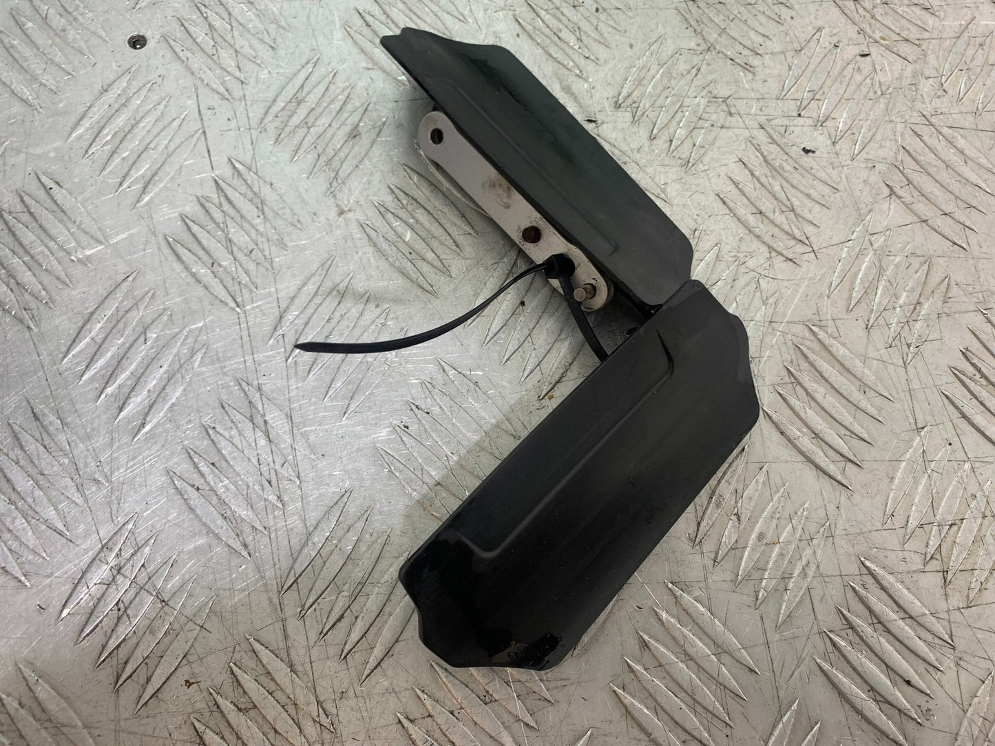 TRIUMPH 1050 SPEED TRIPLE FRONT MUDGUARD INFILLS YEAR 2005-2007 (CMB1322)