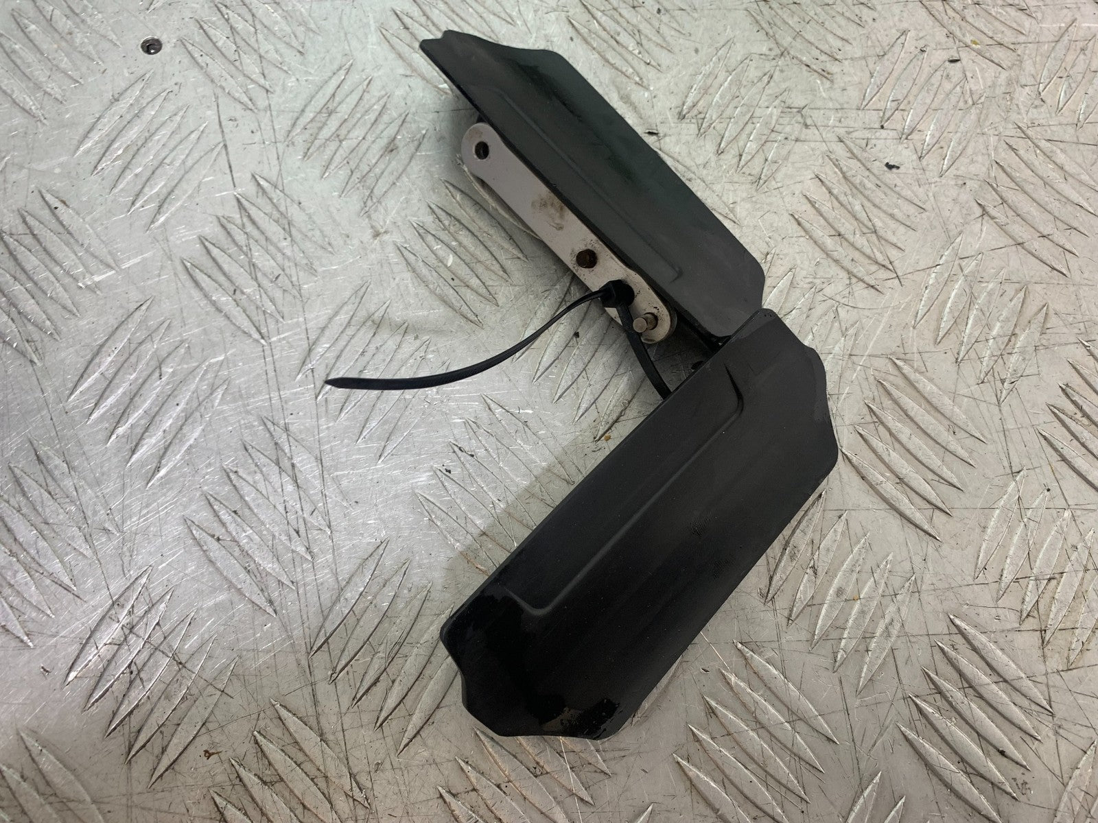 TRIUMPH 1050 SPEED TRIPLE FRONT MUDGUARD INFILLS YEAR 2005-2007 (CMB1322)
