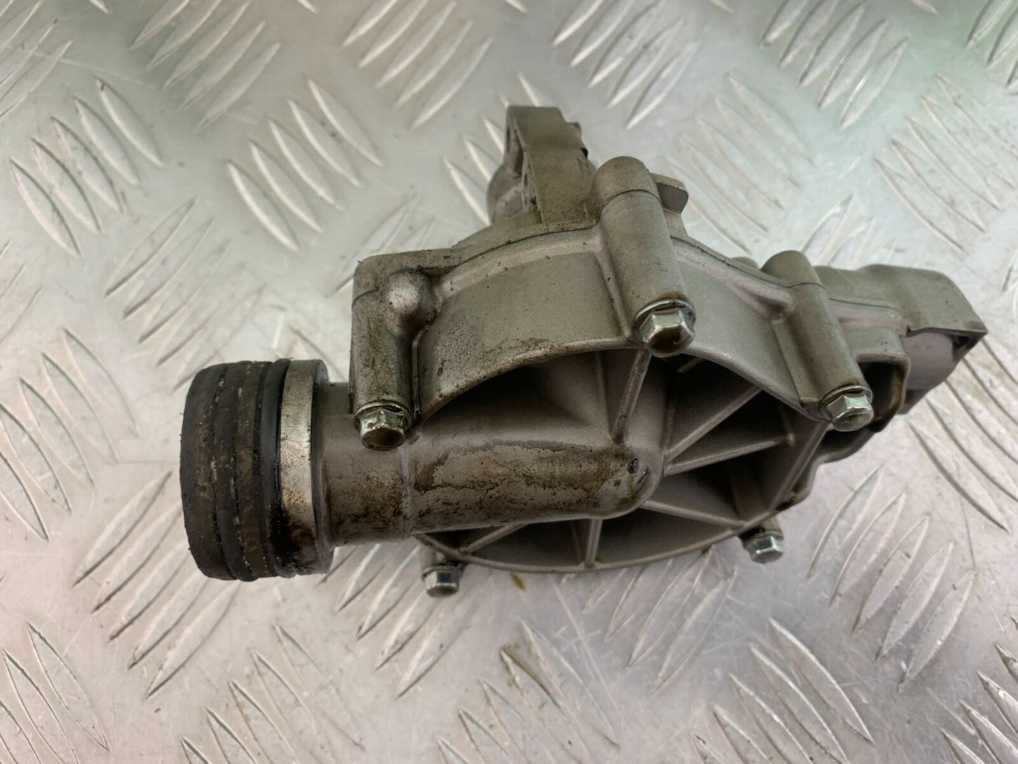 TRIUMPH THUNDERBIRD 1600 WATER PUMP  YEAR 2011 (CMB1107)