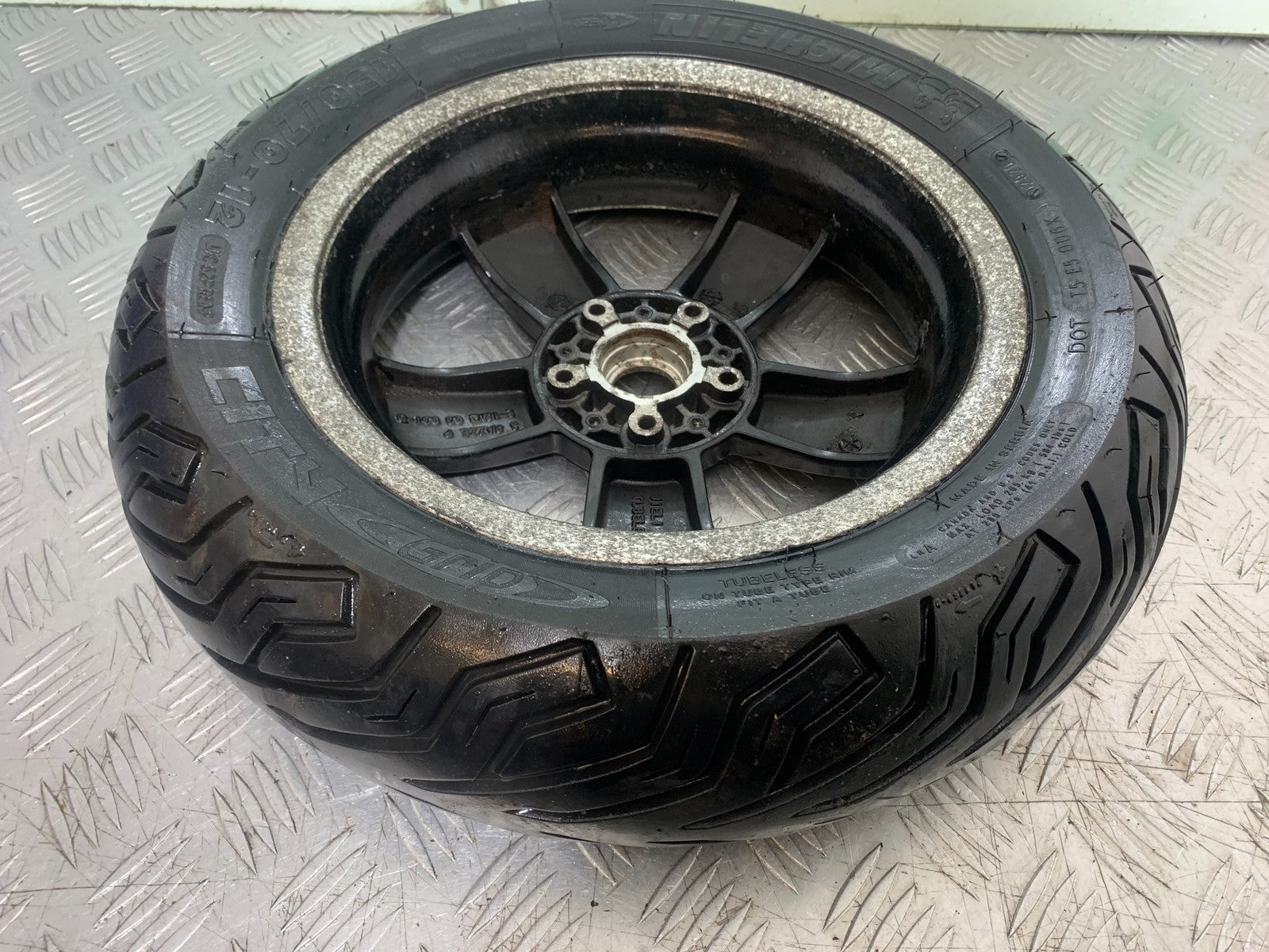 PIAGGIO VESPA GTS 125 REAR WHEEL   YEAR 2009-2014  (CMB1261)