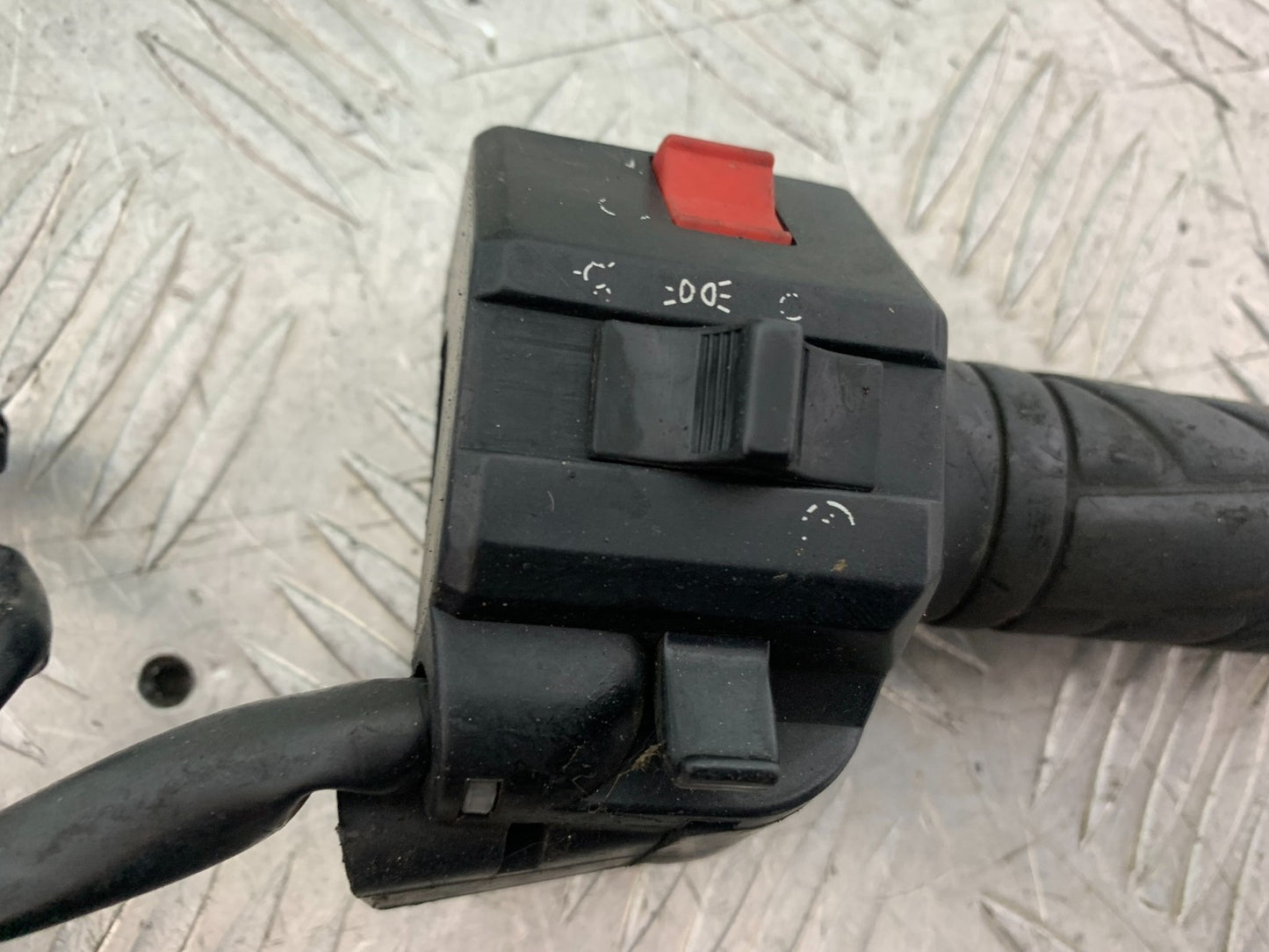 TRIUMPH TROPHY 900 RIGHT SWITCH GEAR YEAR 1991-95 (CMB1251)