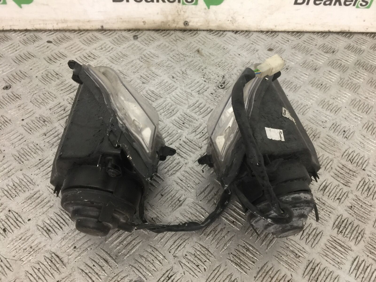PEUGEOT GEOPOLIS 125 HEADLIGHTS    YEAR 2011  (STOCK 887)