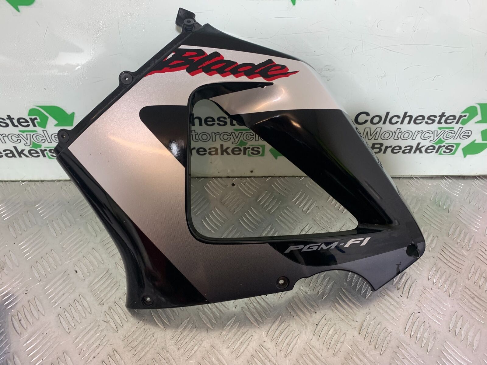 HONDA CBR 929 RRY FIREBLADE LEFT MIDDLE FAIRING PANEL YEAR 2000-01 (CMB1094)