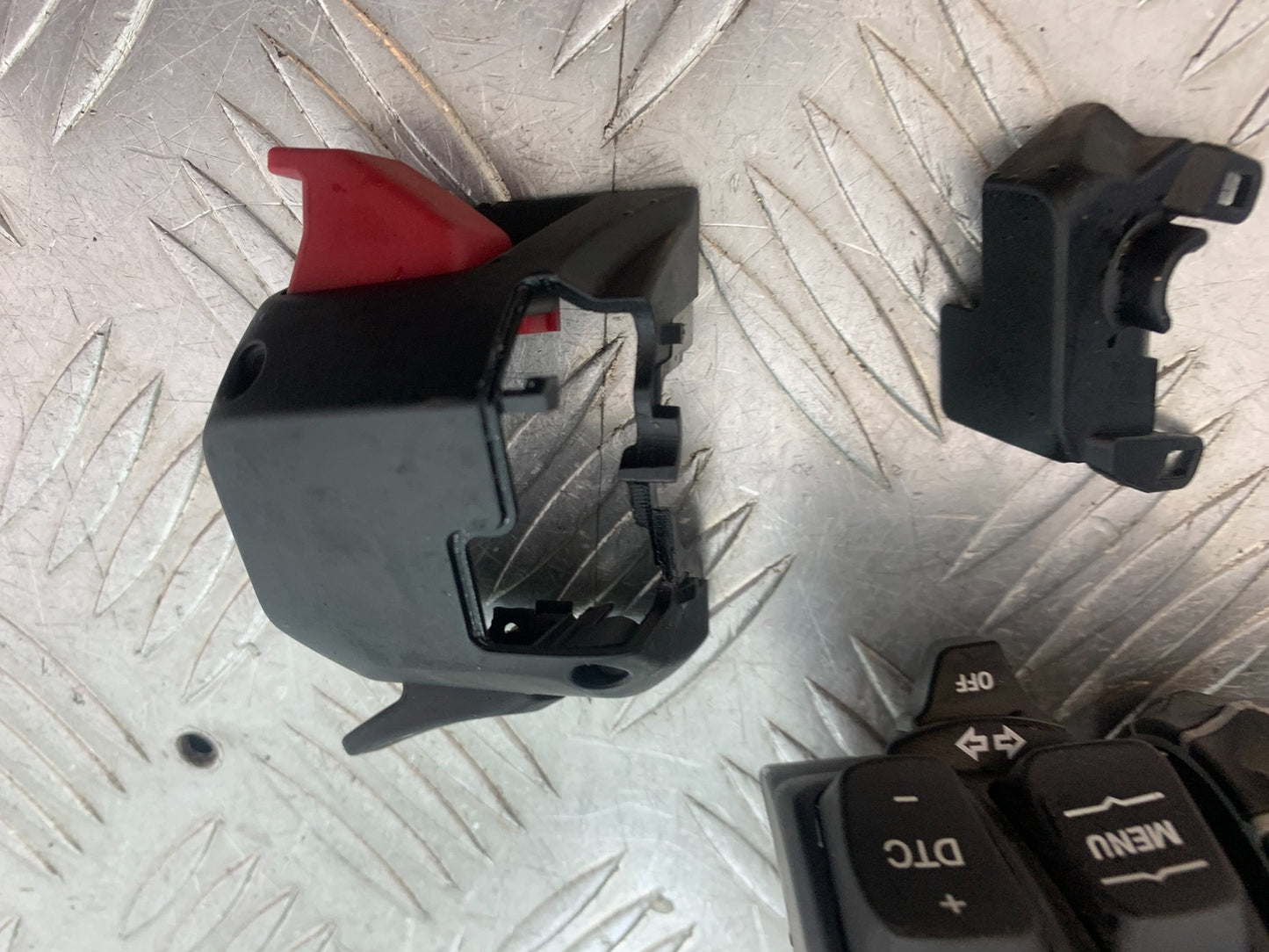 BMW M1000 R LEFT SWITCH GEAR  YEAR 2023-2024 (CMB1140)