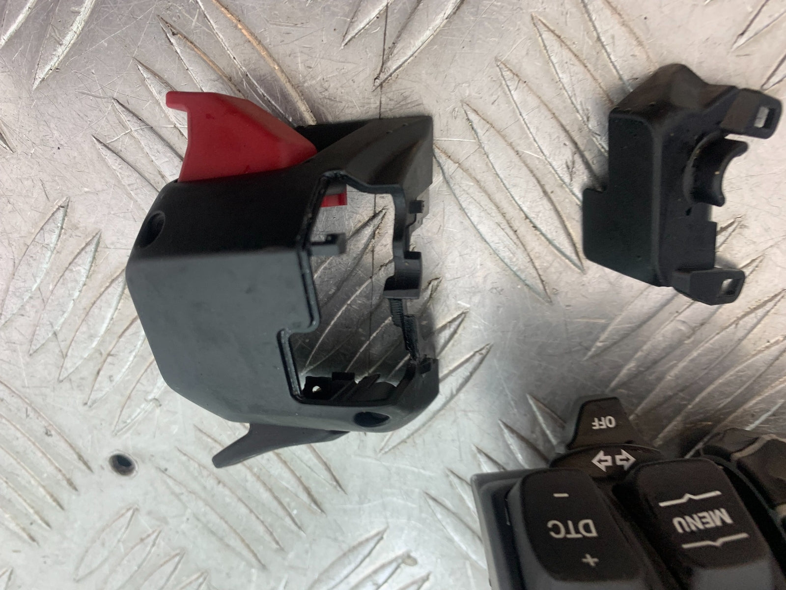 BMW M1000 R LEFT SWITCH GEAR  YEAR 2023-2024 (CMB1140)