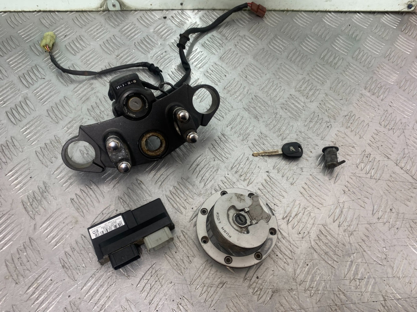 HONDA CBF600 CBF 600 ECU LOCKS KEY   YEAR 2004-07  (CMB1305)