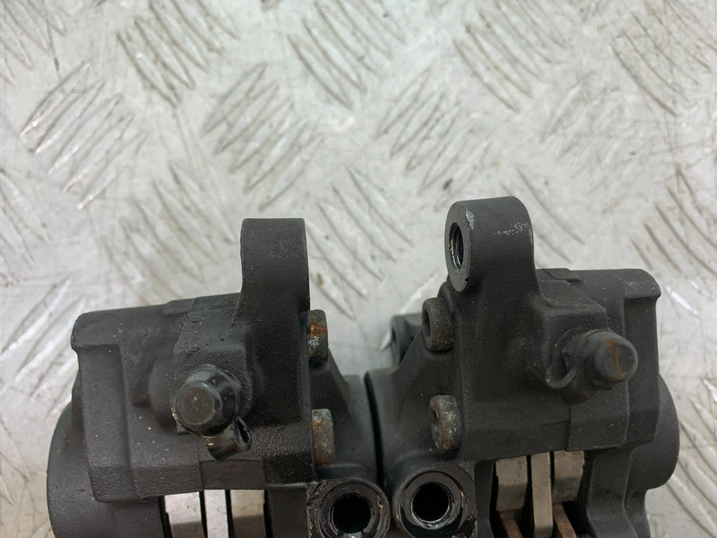 TRIUMPH 955I SPRINT RS FRONT CALIPERS YEAR 1999-03 (CMB1313)