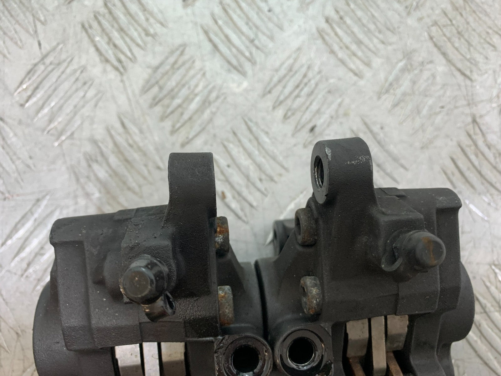 TRIUMPH 955I SPRINT RS FRONT CALIPERS YEAR 1999-03 (CMB1313)