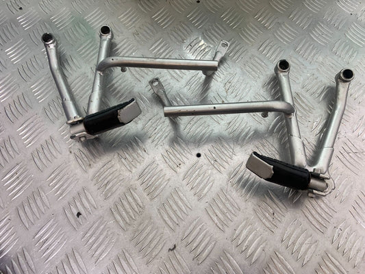 HONDA VFR400 VFR 400 NC21 REAR HANGERS AND PEGS  YEAR 1986-87 (CMB1043)