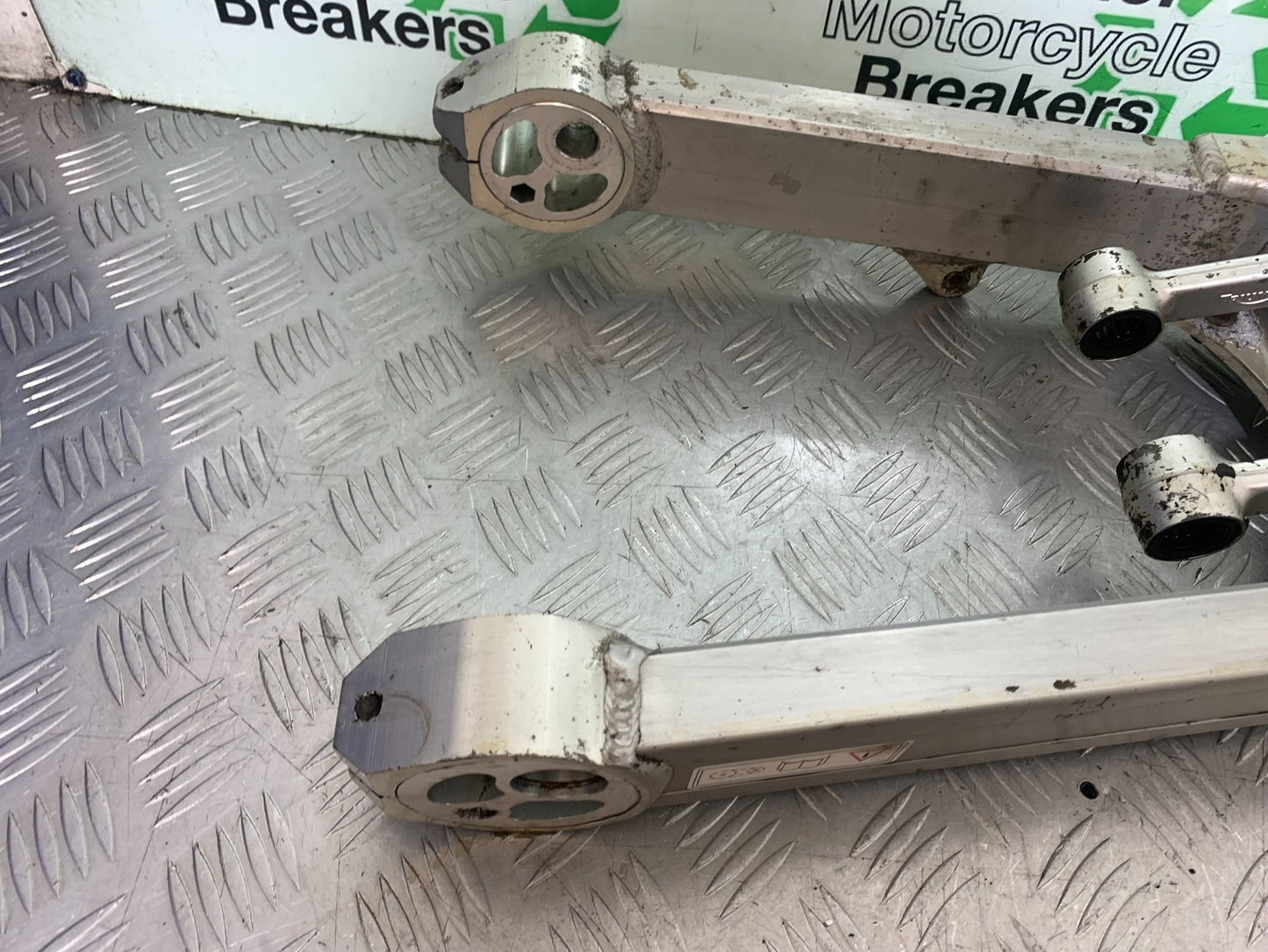 TRIUMPH TROPHY 900 SWINGARM  YEAR 1991-95 (CMB1251)