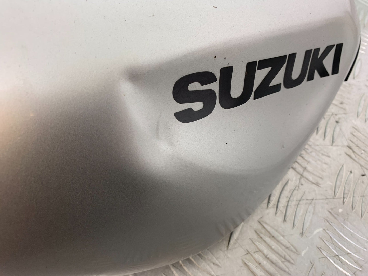 SUZUKI GSF1200 GSF 1200 BANDIT PETROL TANK YEAR 2001-2004 (CMB1188)