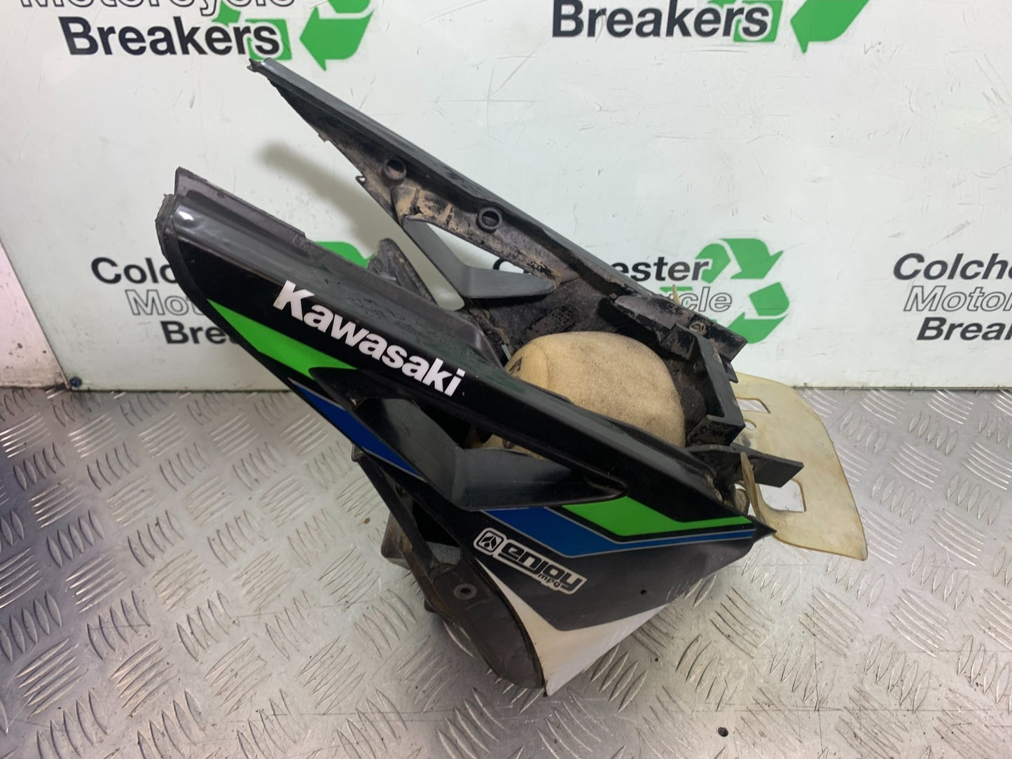 KAWASAKI KXF450 KXF 450 AIRBOX YEAR 2013 CMB1217)