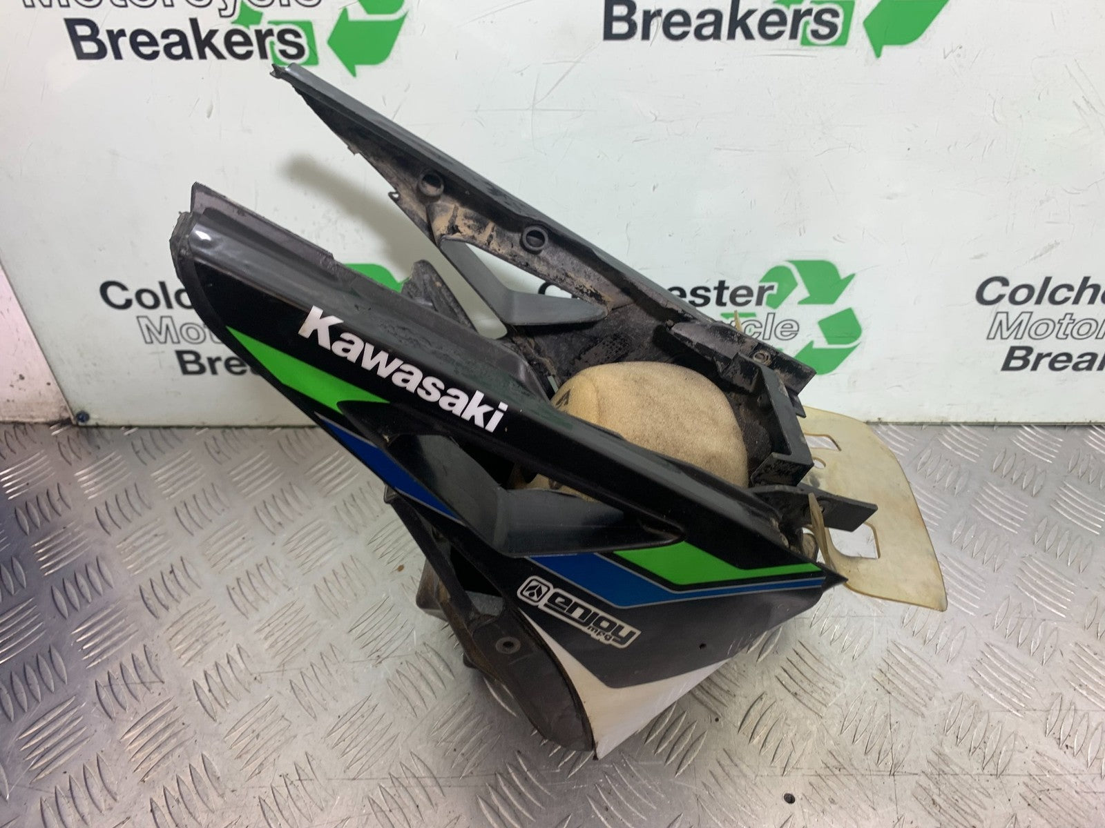 KAWASAKI KXF450 KXF 450 AIRBOX YEAR 2013 CMB1217)