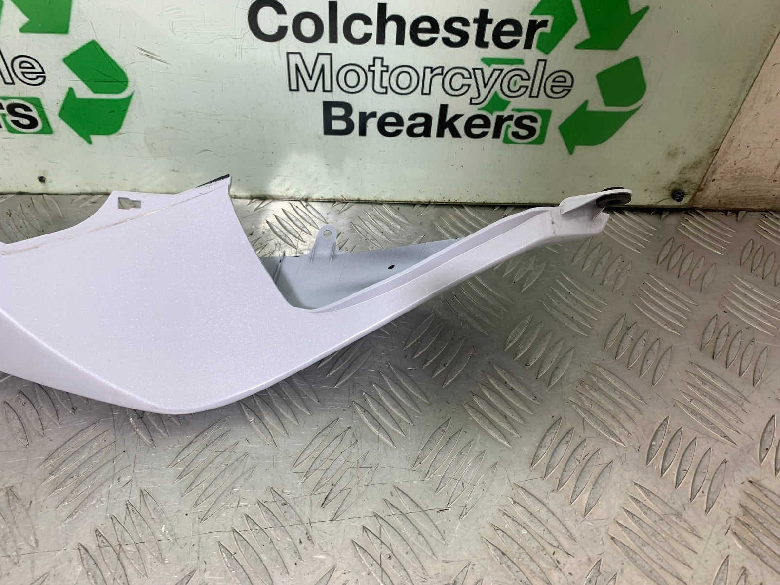 KAWASAKI ZX10R ZX10 R RIGHT SEAT PANEL  2008-2010 (CMB1301)