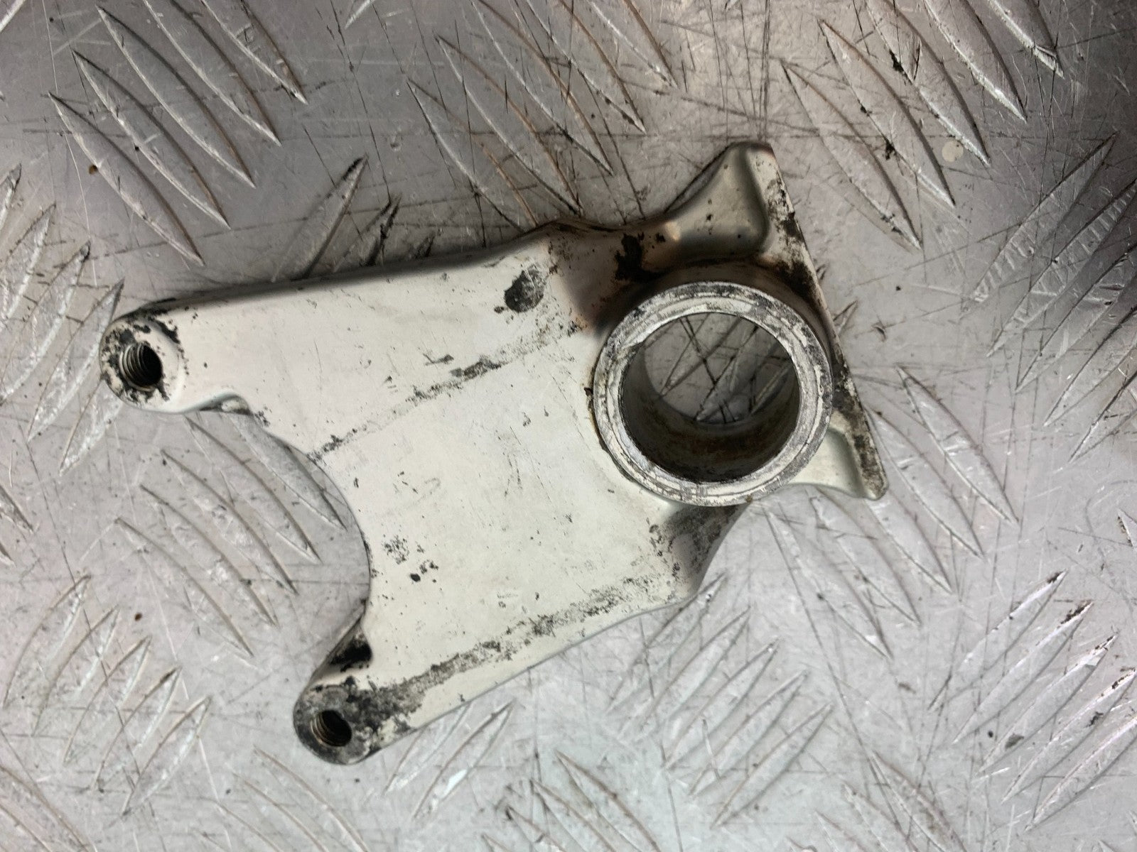 YAMAHA YZF R1 4XV REAR CALIPER BRACKET   YEAR 1998-99 (CMB1291)