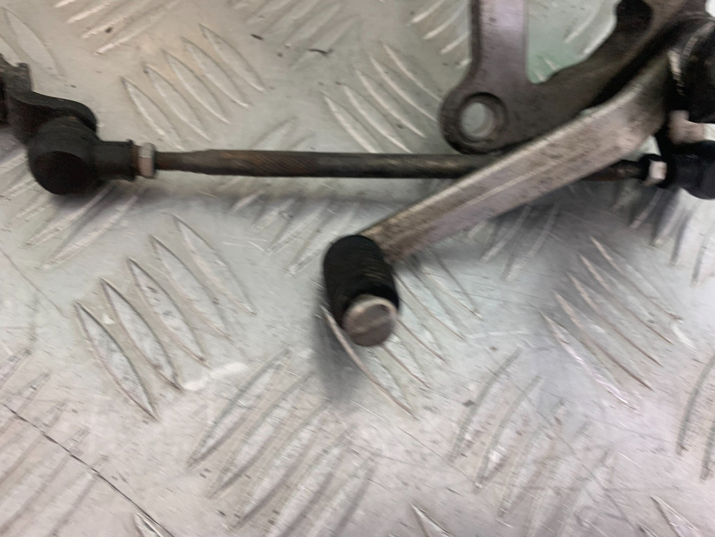 KAWASAKI ZX6R ZX6 F FRONT LEFT HANGER  YEAR 1995-1997 (CMB1169)