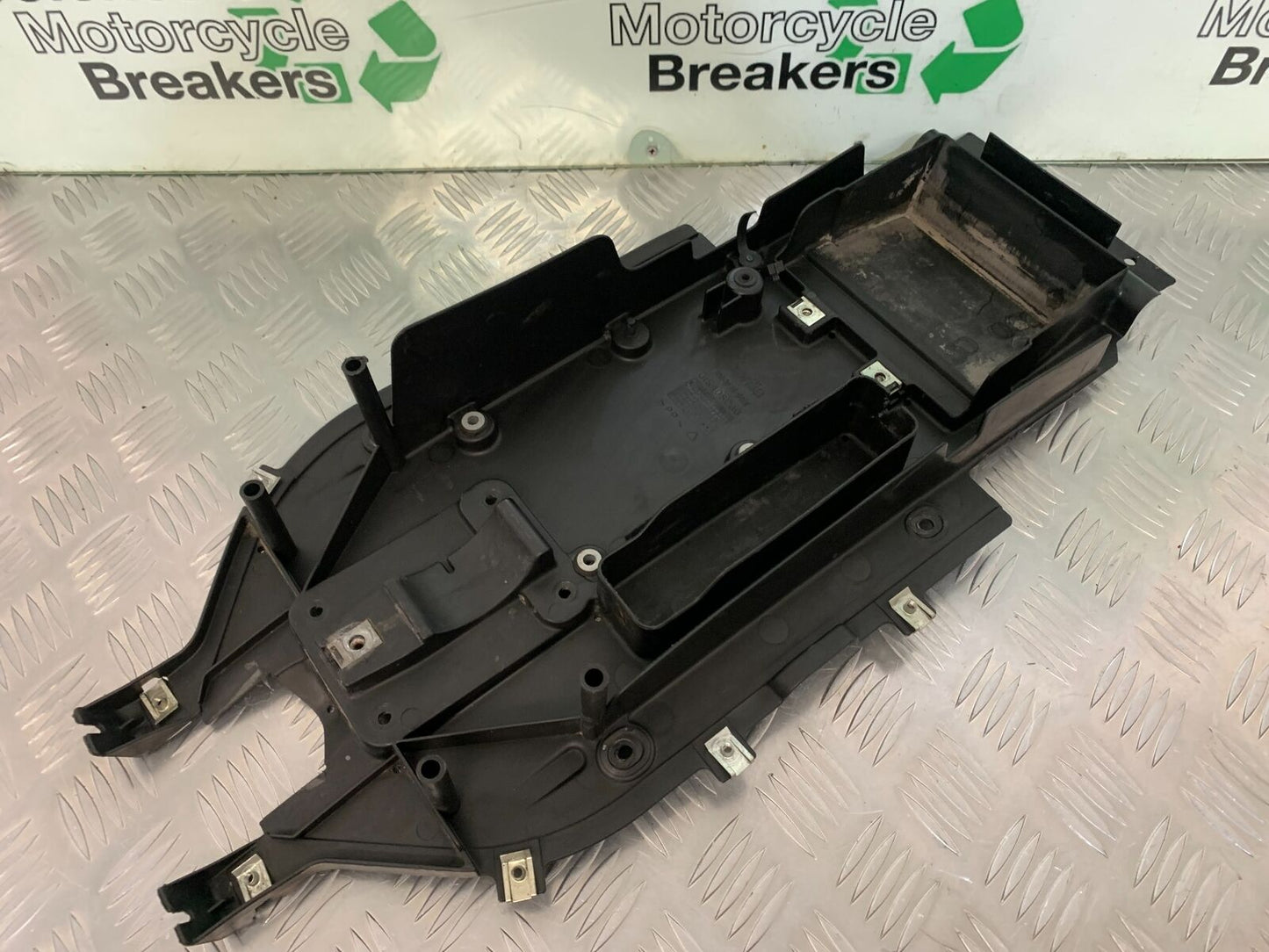 APRILIA RSV1000 R MILLE UNDERTRAY  YEAR 2004-2009 (STOCK 977)