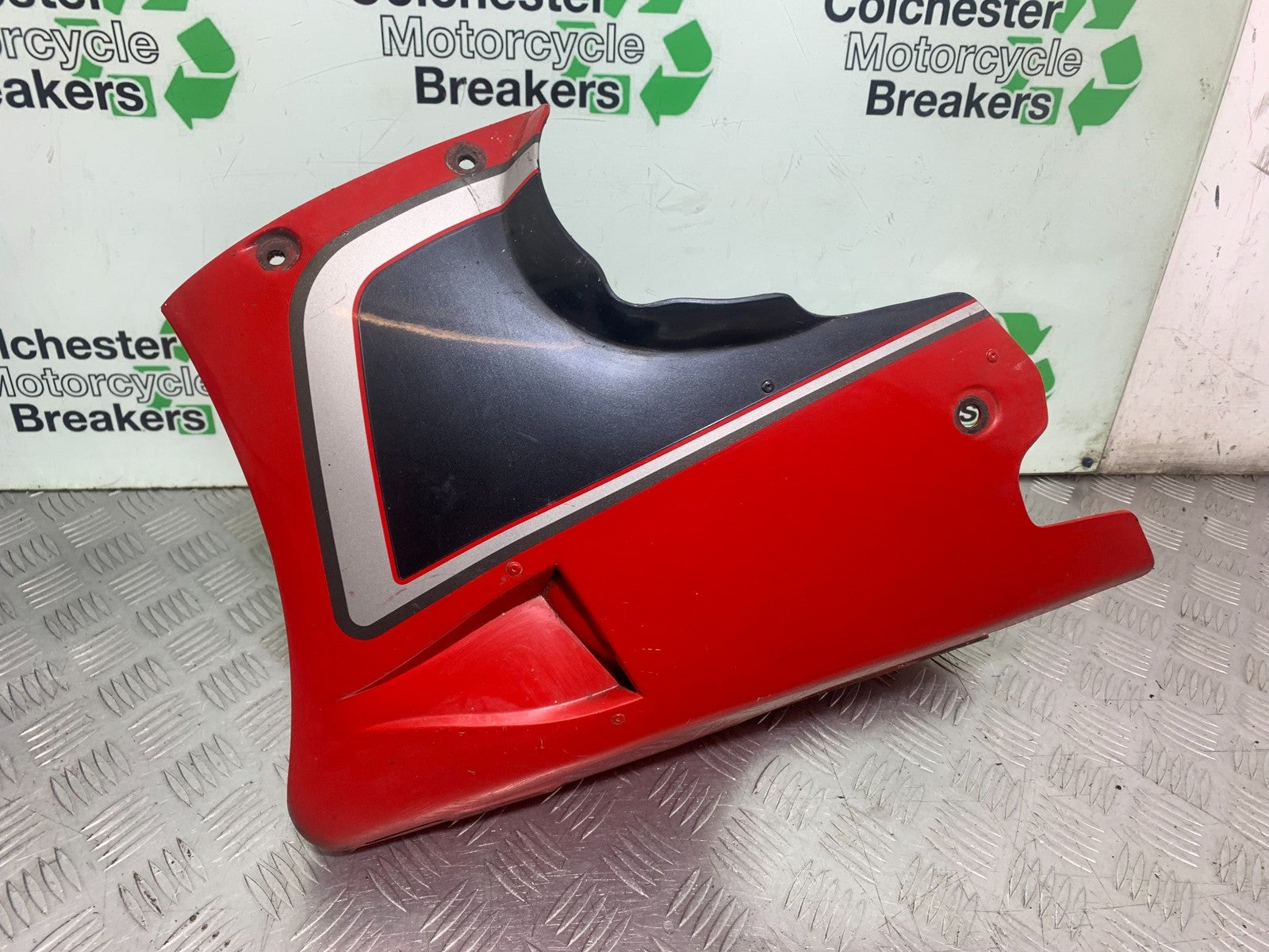 KAWASAKI GPZ600 GPZ 600 BELLY PAN YEAR 1988-90  (CMB1258)