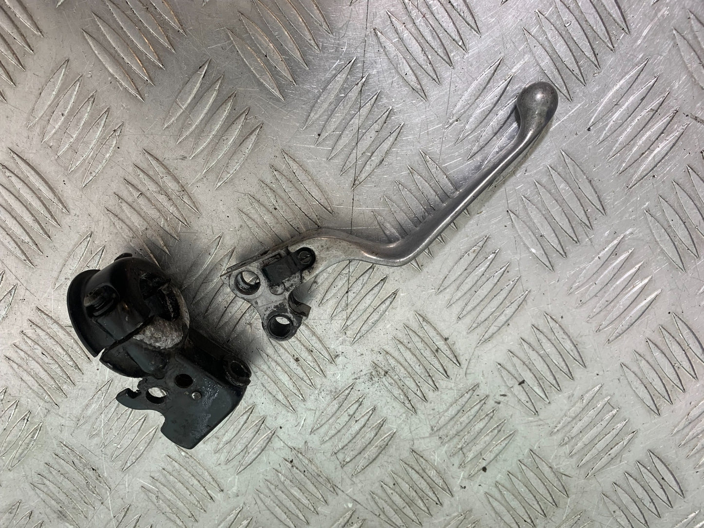 HARLEY DAVIDSON FXS BLACKLINE 1585 CLUTCH LEVER & BRACKET  YEAR 2012 (CMB1147)