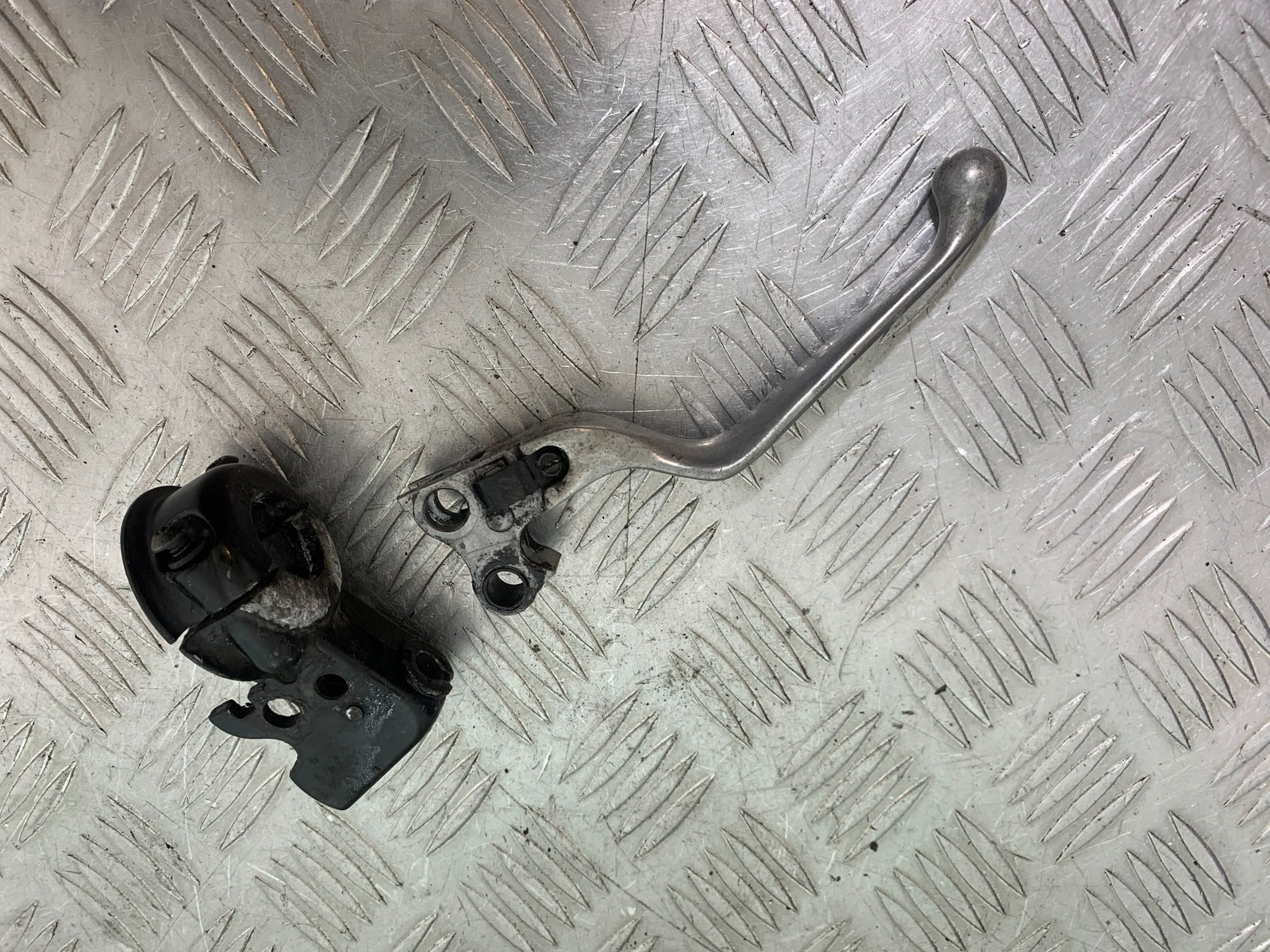 HARLEY DAVIDSON FXS BLACKLINE 1585 CLUTCH LEVER & BRACKET  YEAR 2012 (CMB1147)