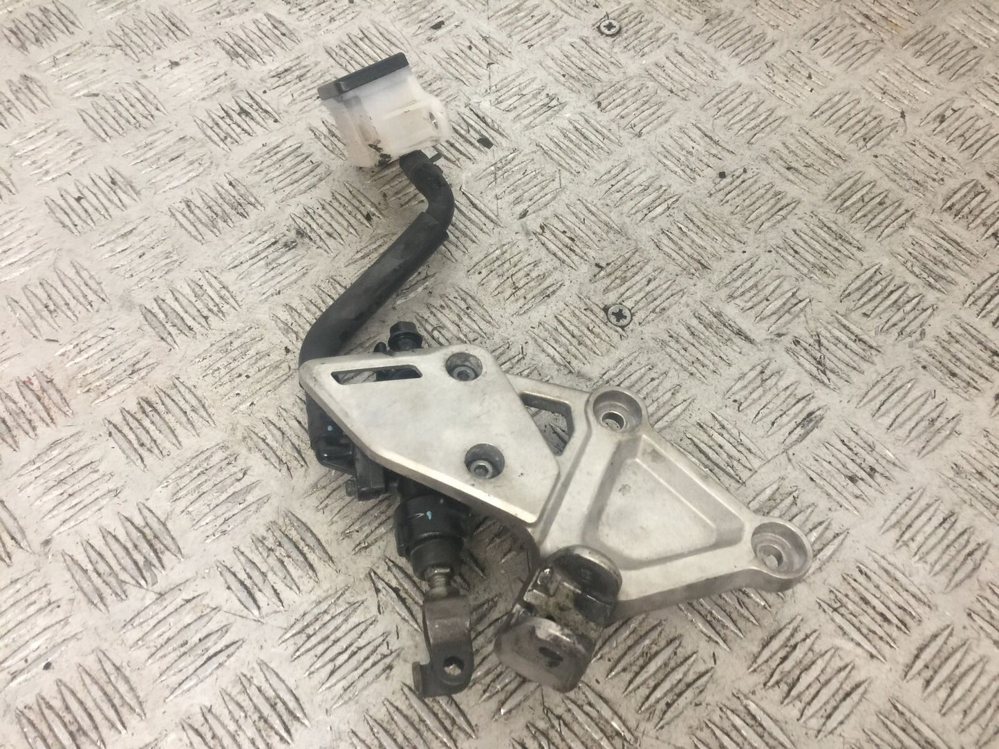 HONDA CB650 R CB 650 R FRONT RIGHT HANGER  YEAR 2019-2021 (STOCK 776)