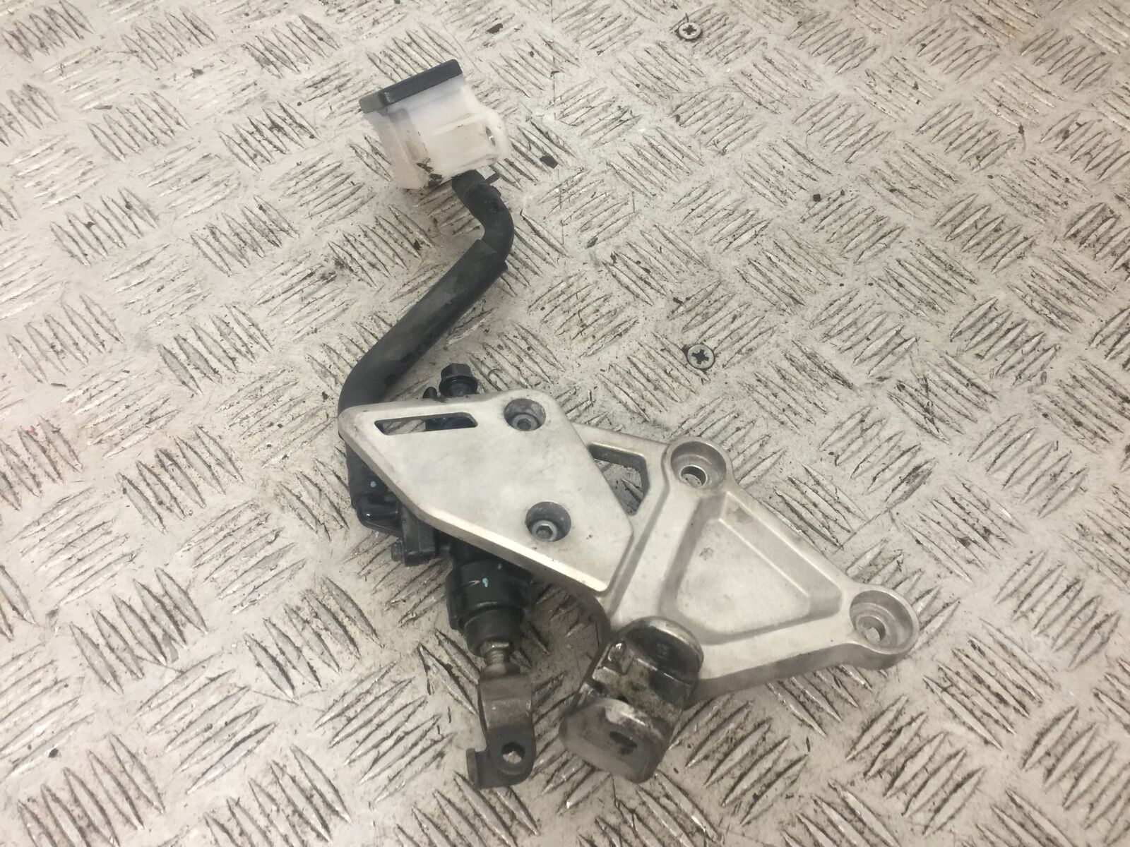 HONDA CB650 R CB 650 R FRONT RIGHT HANGER  YEAR 2019-2021 (STOCK 776)