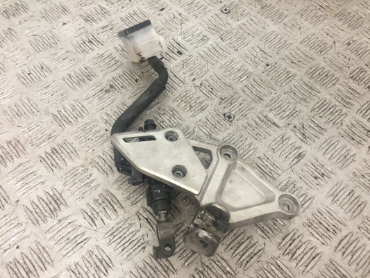 HONDA CB650 R CB 650 R FRONT RIGHT HANGER  YEAR 2019-2021 (STOCK 776)