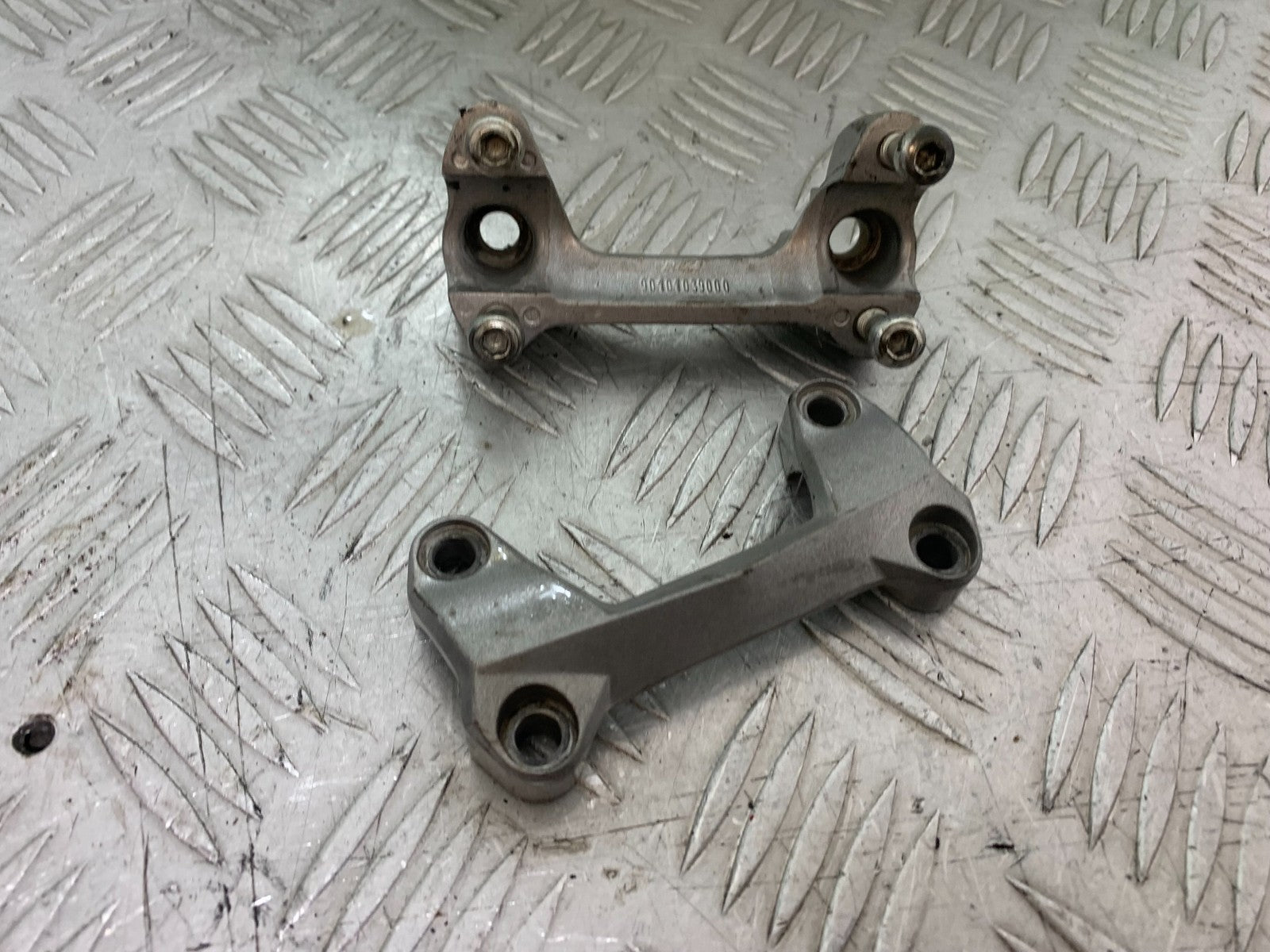 KTM DUKE 125 HANDLEBAR CLAMP  YEAR 2012-2016 (CMB1317)