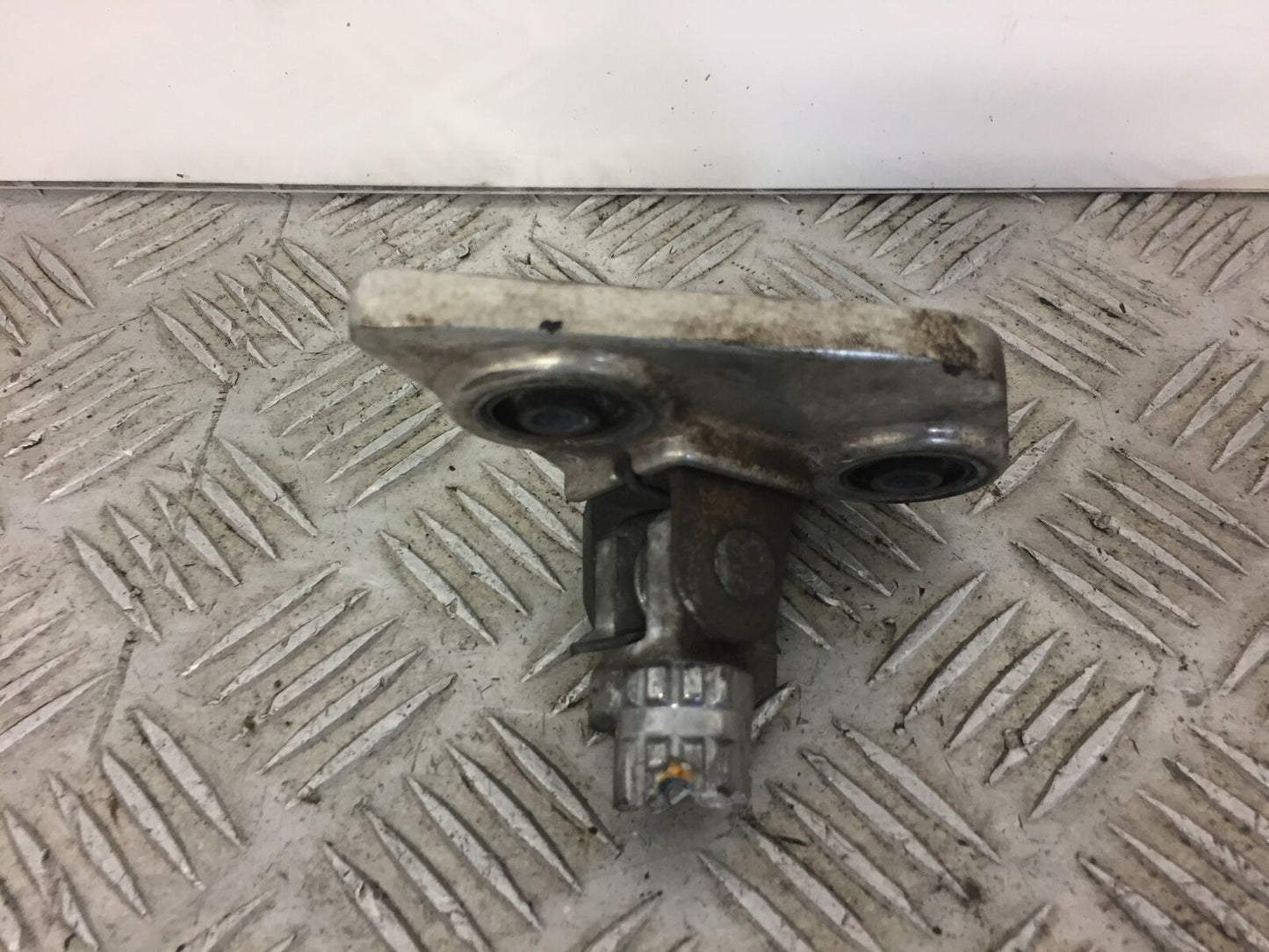 YAMAHA TDM850 TDM 850 FRONT RIGHT HANGER YEAR 1996