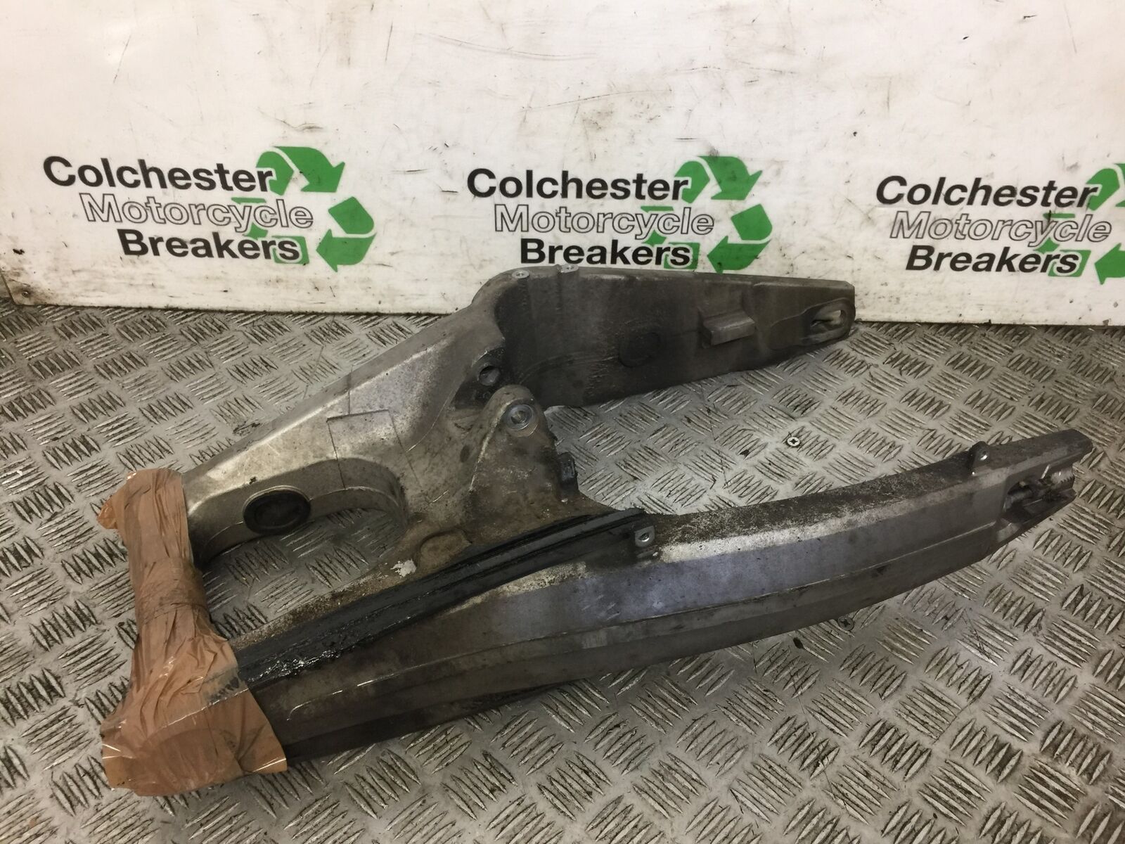 HONDA CB650 F CB 650 FA-E SWINGARM  YEAR 2014-2017 STOCK 609