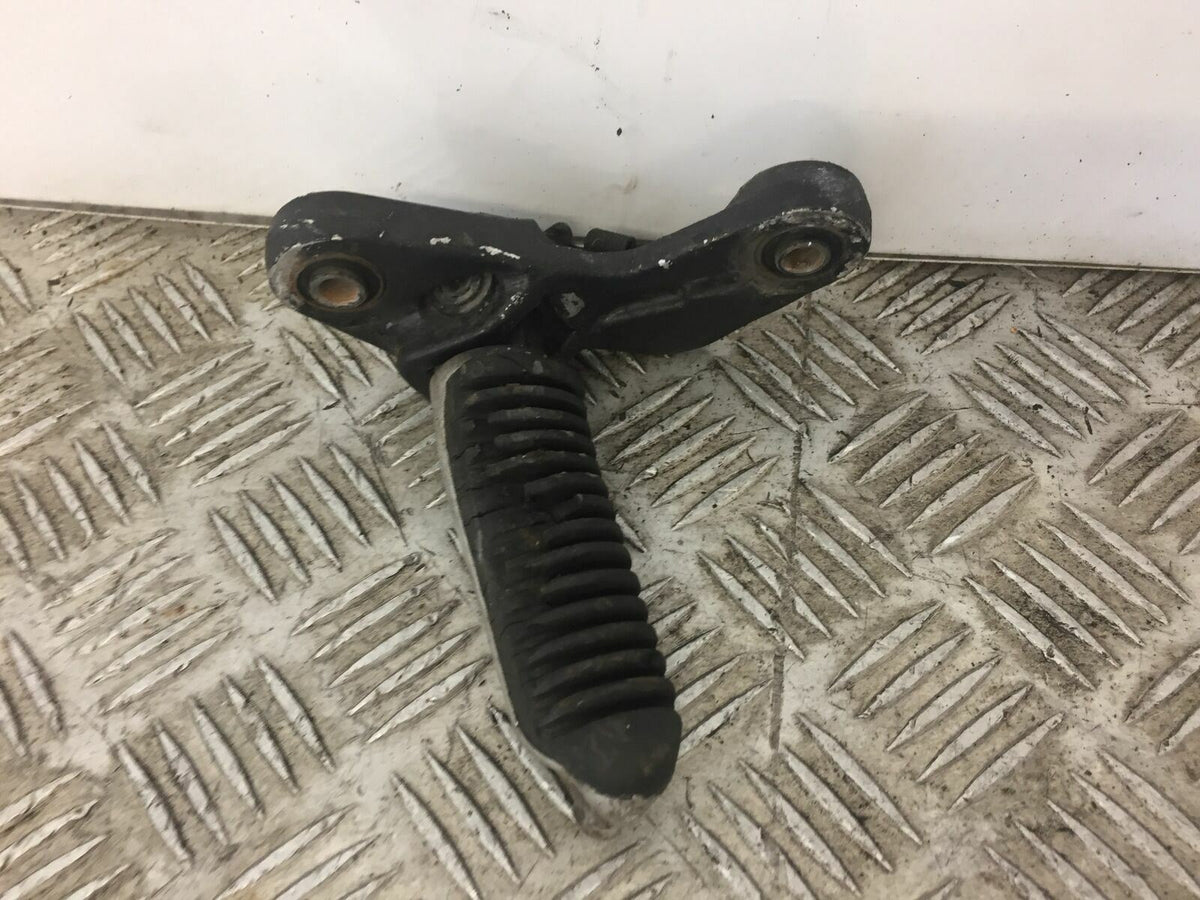 SUZUKI GSX600 F GSX 600 F FRONT LEFT PEG  YEAR 1998 - 2005