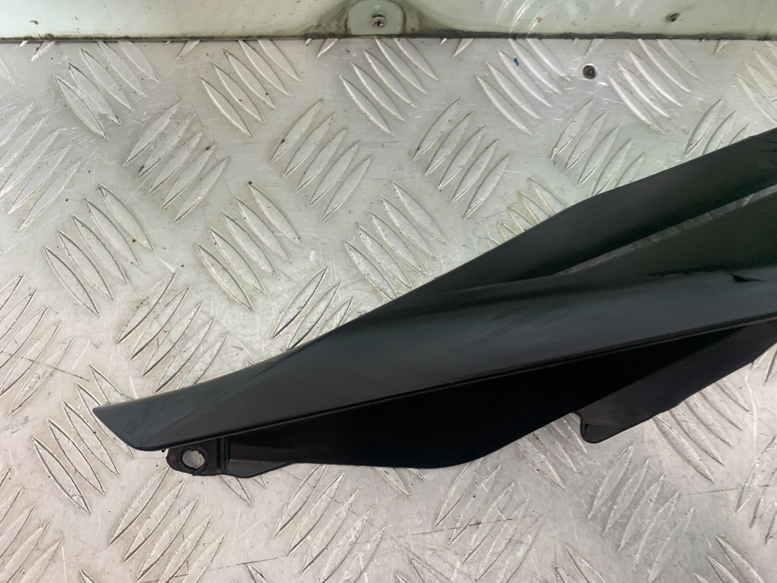 APRILIA TUONO 1000 V4 LEFT SEAT PANEL   YEAR 2013-2014  (CMB1239)