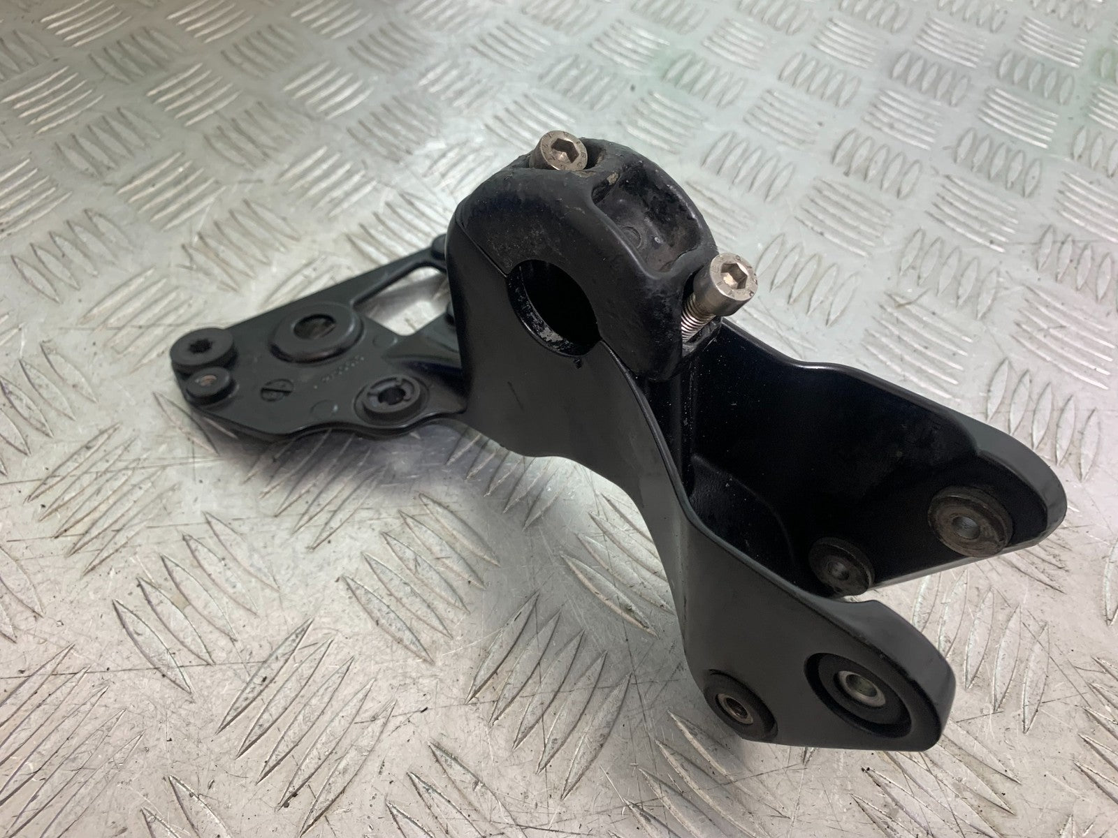 TRIUMPH SPEED TRIPLE R 1050 FAIRING BRACKET   2009 (CMB1183)