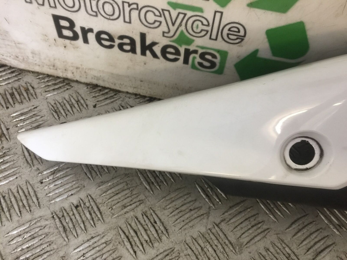 HONDA CBR125 CBR 125 LEFT SEAT PANEL YEAR 2011-2017 (STOCK 732)