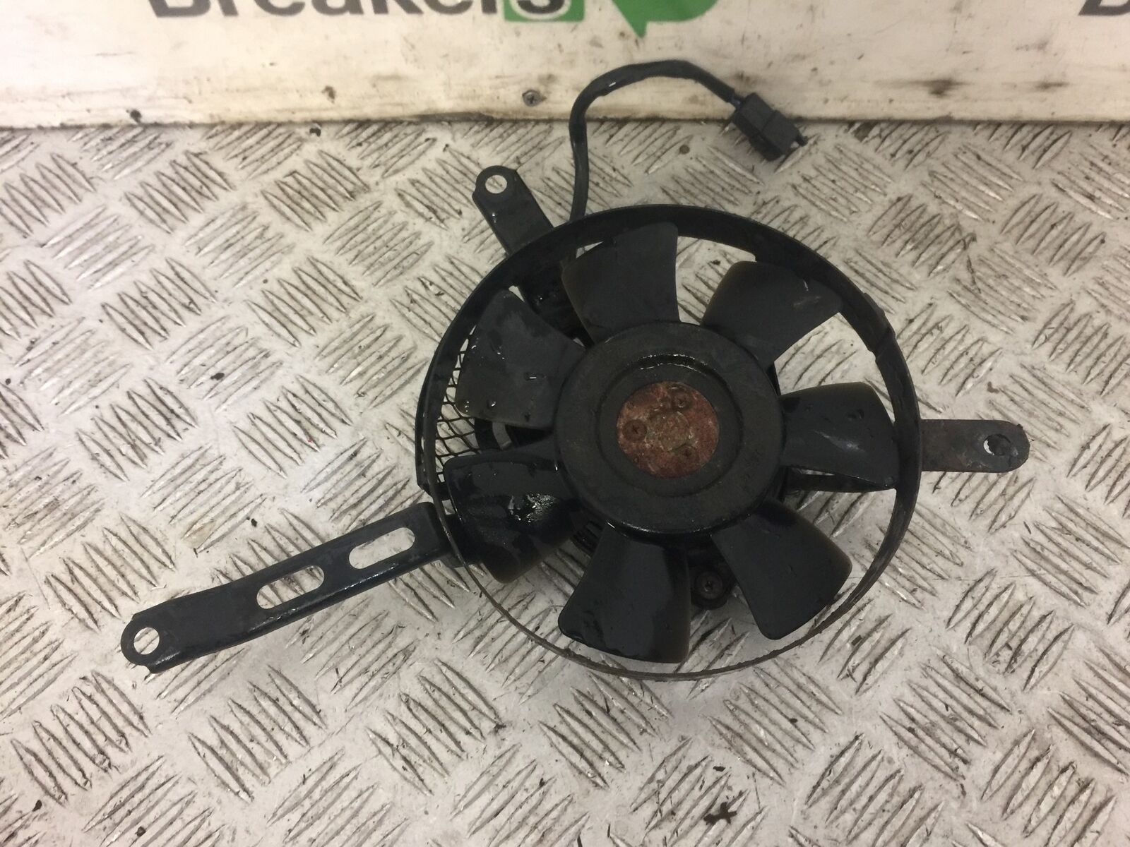 SUZUKI GSXR1000 K1 K2 RADIATOR FAN   YEAR 2001 (STOCK NO 644)