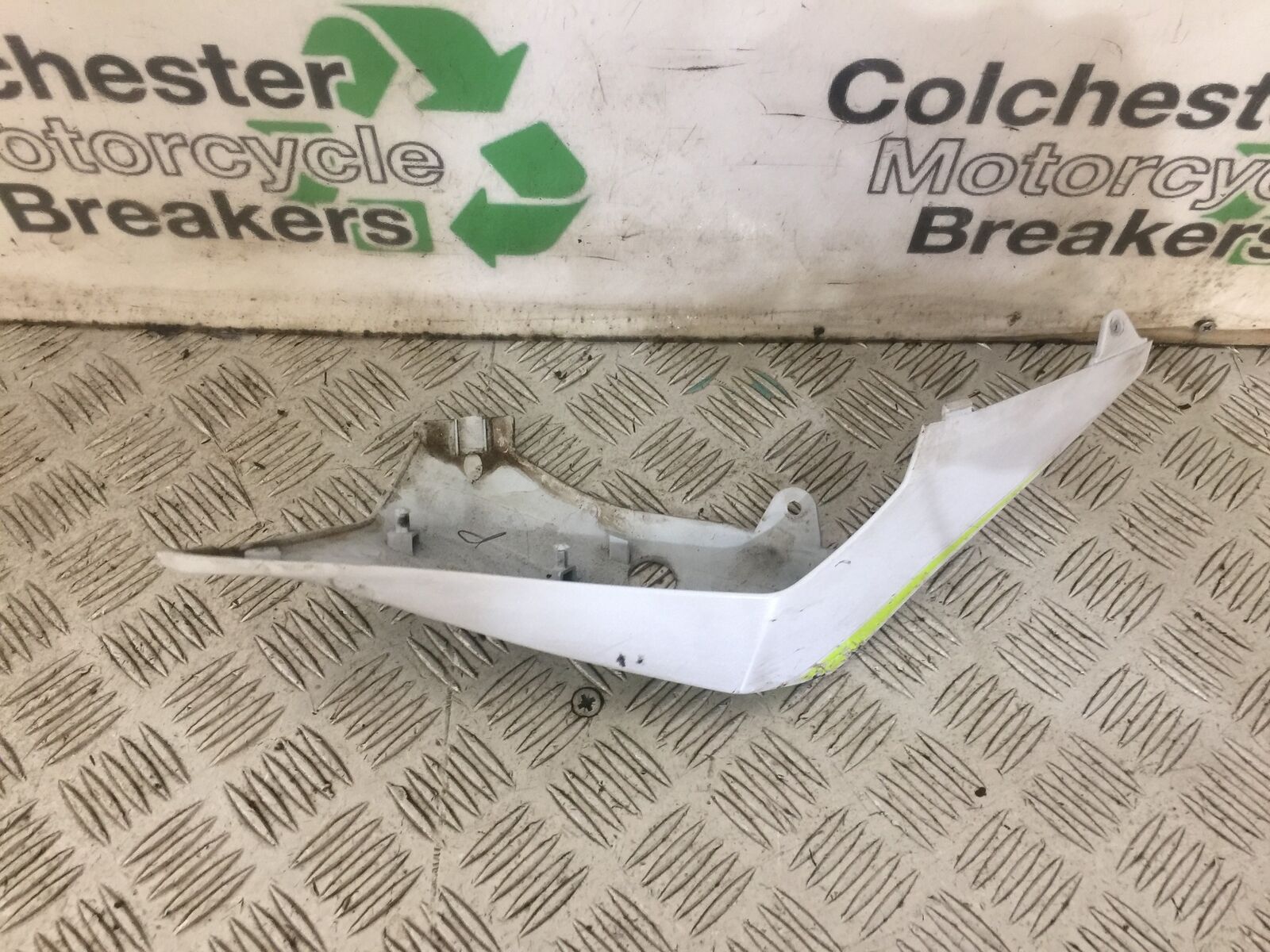 KAWASAKI Z125 Z 125 LEFT SEAT PANEL    2018-2020 (STOCK 743)