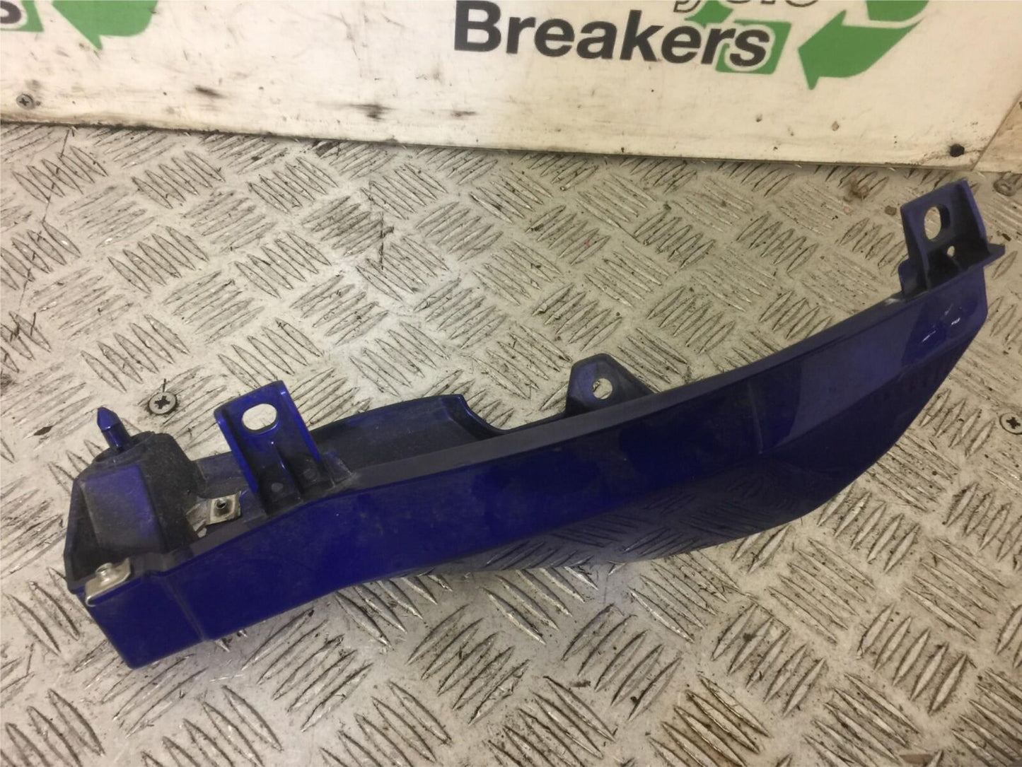 YAMAHA MT07 MT-07 TRACER LEFT SEAT PANEL   YEAR 2016 (STOCK 642)