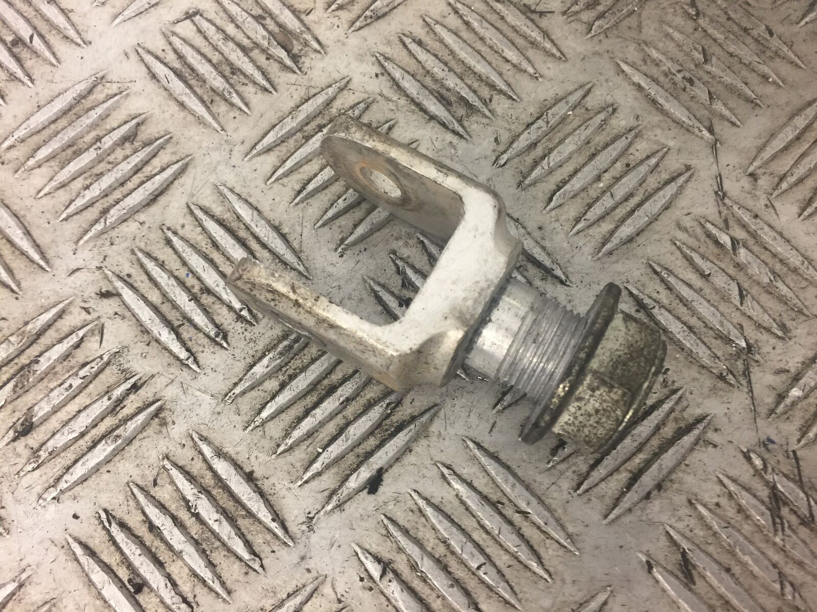 SUZUKI GSXR600 GSXR 600  K1 K2 REAR SHOCK BRACKET  YEAR 2000