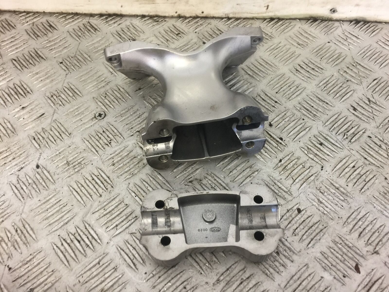 KAWASAKI 650 VERSYS BAR CLAMP  YEAR 2011 (STOCK 478) ABS
