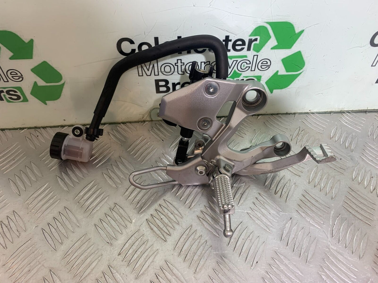 YAMAHA XSR900 XSR 900 FRONT RIGHT HANGER YEAR 2021-2022 (CMB1073)