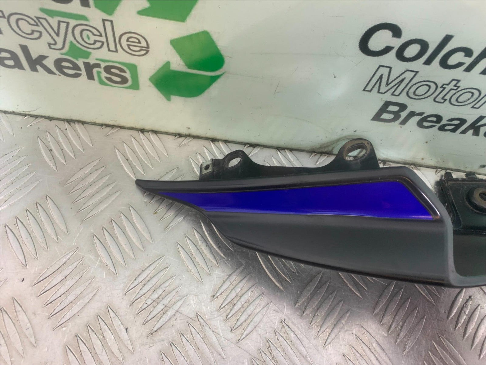 YAMAHA YZF-R125 YZF 125 RIGHT SEAT PANEL  YEAR 2019-2022 (CMB1263)
