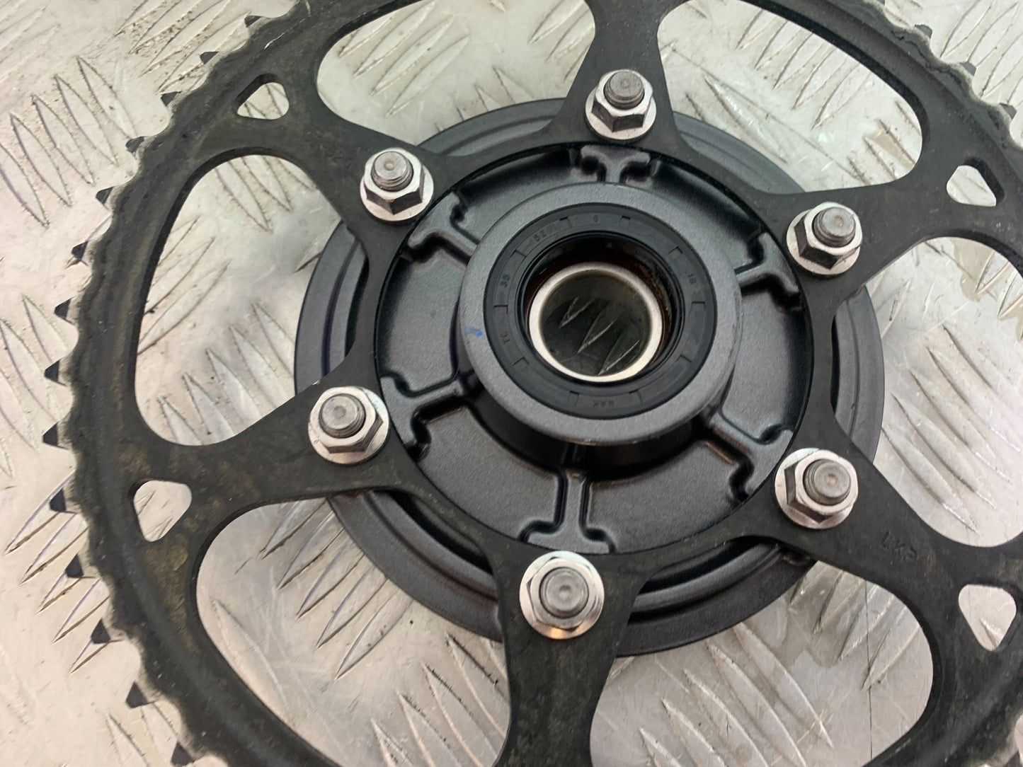 TRIUMPH TRIDENT 660 REAR SPROCKET CARRIER YEAR 2021-2024 (CMB1148)