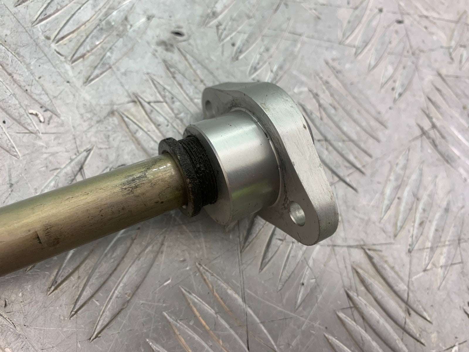 TRIUMPH 675 STREET TRIPLE R SWINGARM SPINDLE    YEAR 2013 - 2016 (CMB1221)