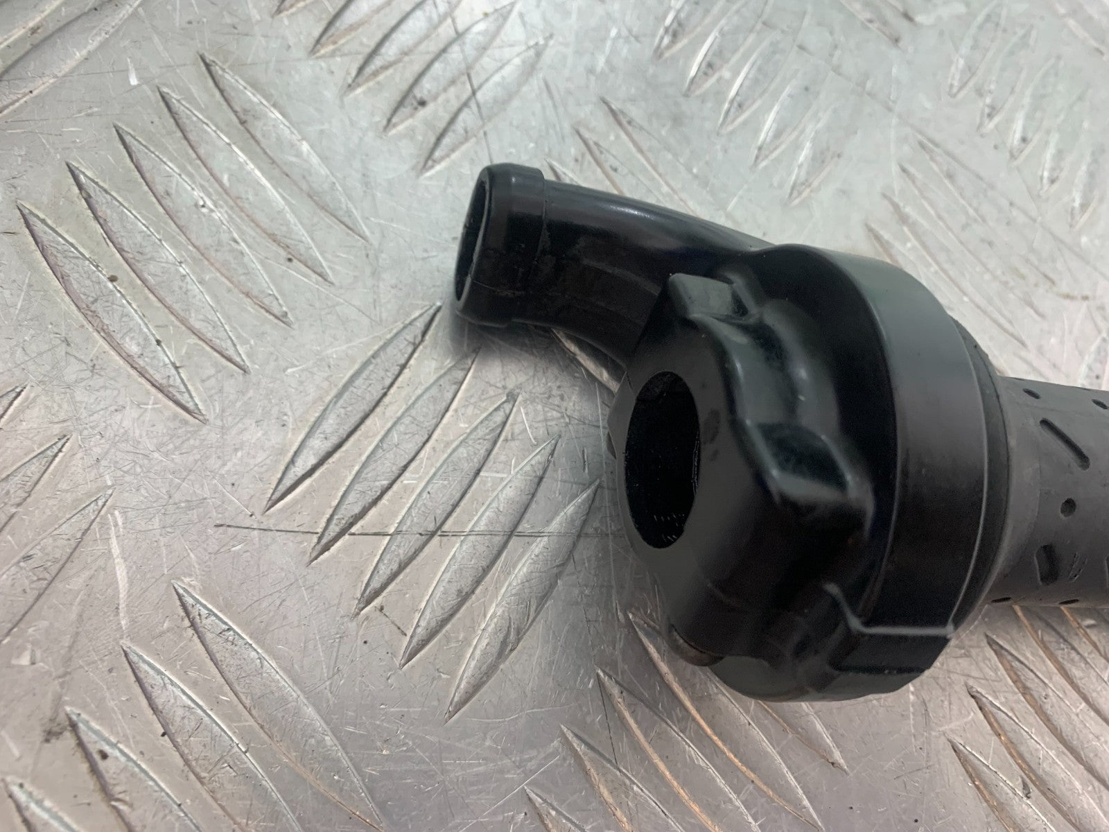 TRIUMPH 675 STREET TRIPLE THROTTLE  2013-2016 (CMB1186)