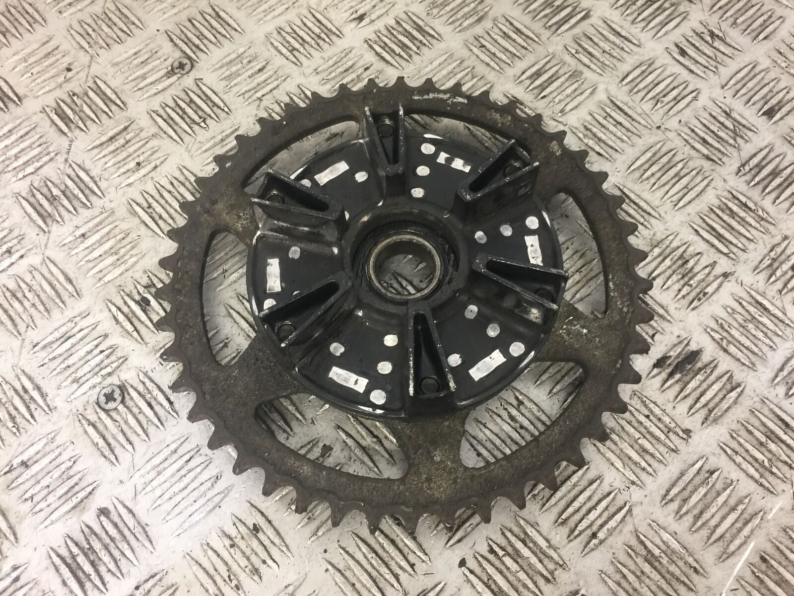 YAMAHA FZ6 REAR SPROCKET CARRIER  YEAR 2005  (STOCK 589)