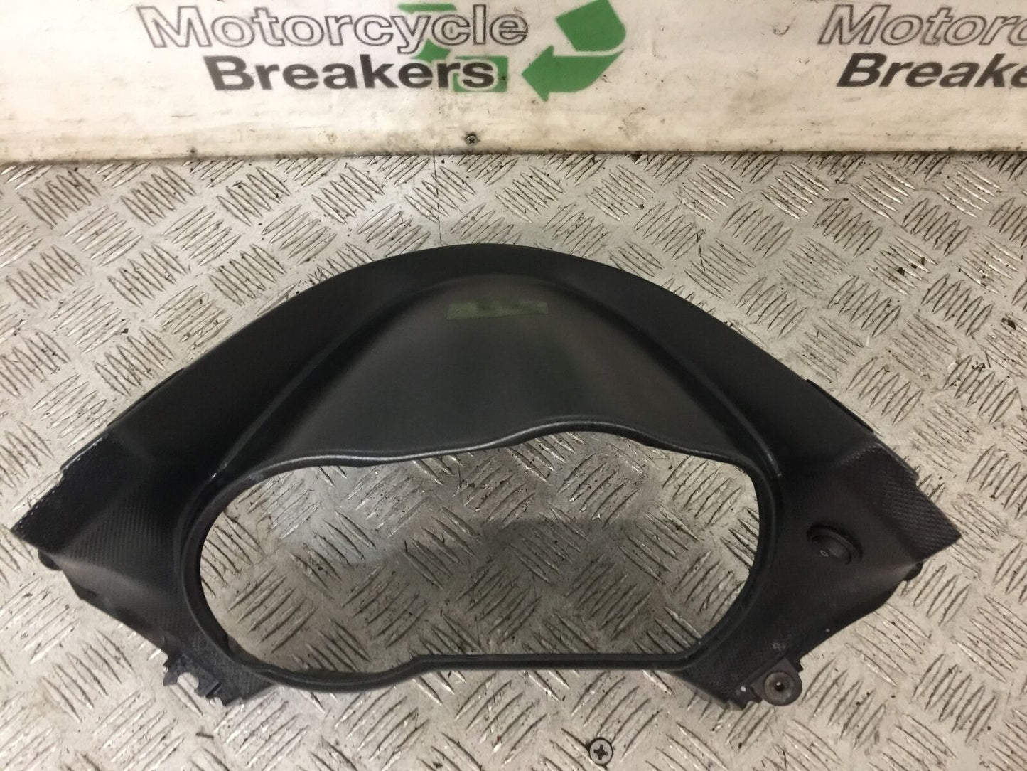 KAWASAKI ER6 F CLOCK SURROUND  YEAR 2006-2008 (STOCK 873)