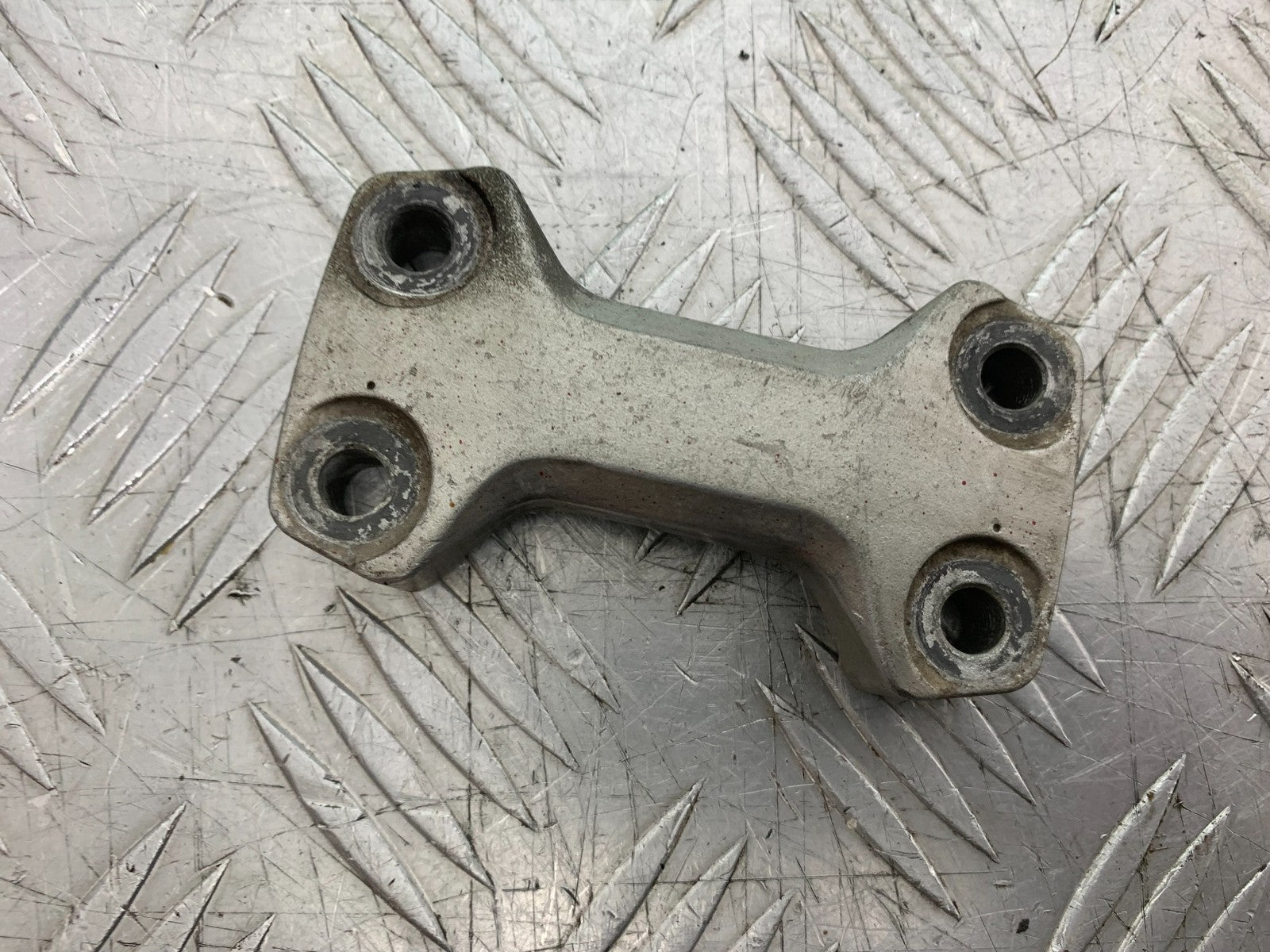 HONDA CB600 CB 600 HORNET HANDLEBAR CLAMP YEAR 1998-2002 (CMB1297)