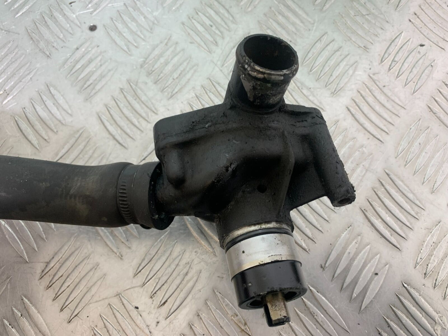 TRIUMPH 955i SPRINT ST WATER PUMP  YEAR 1999-2004 (STOCK 735)