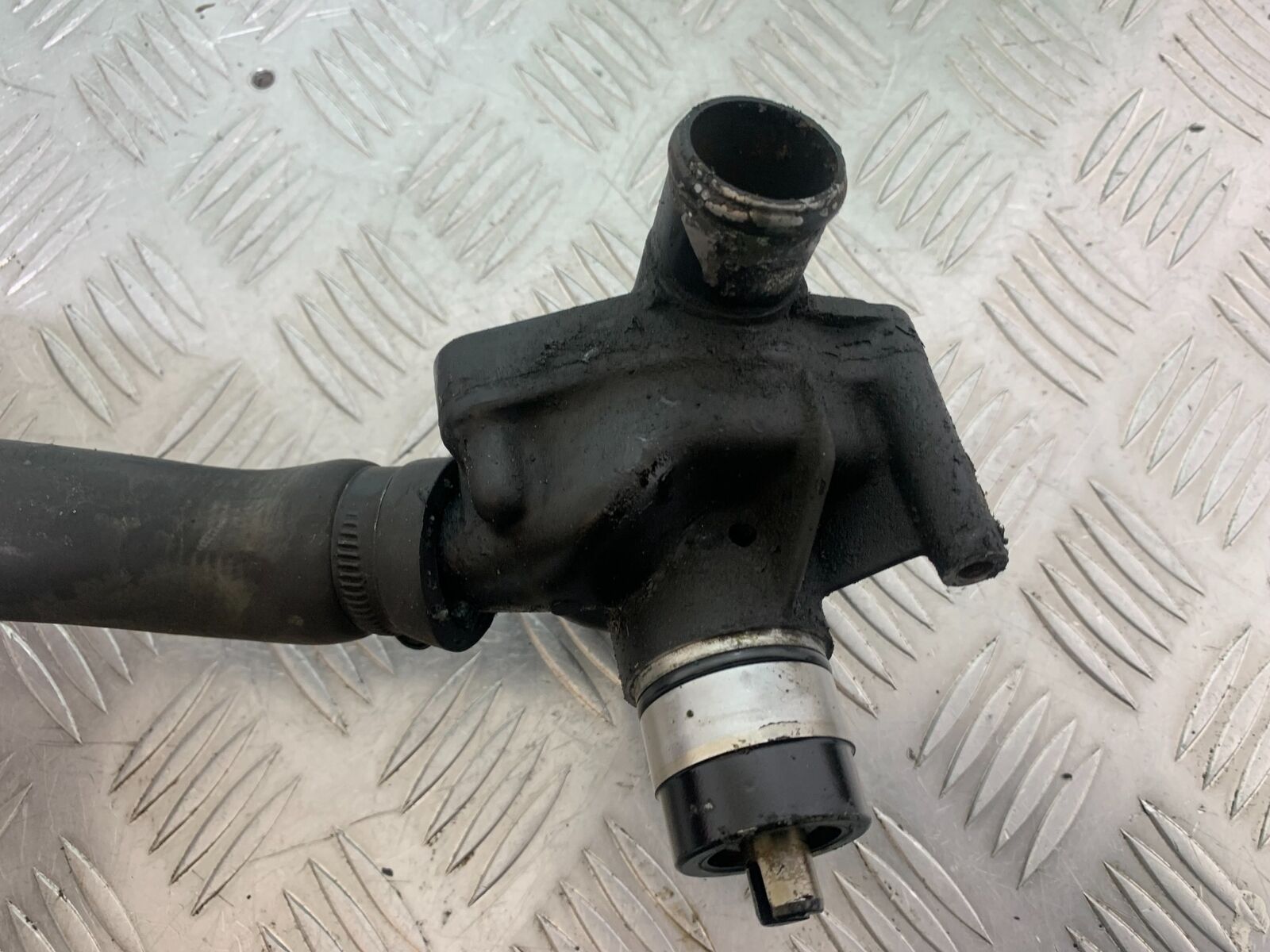 TRIUMPH 955i SPRINT ST WATER PUMP  YEAR 1999-2004 (STOCK 735)